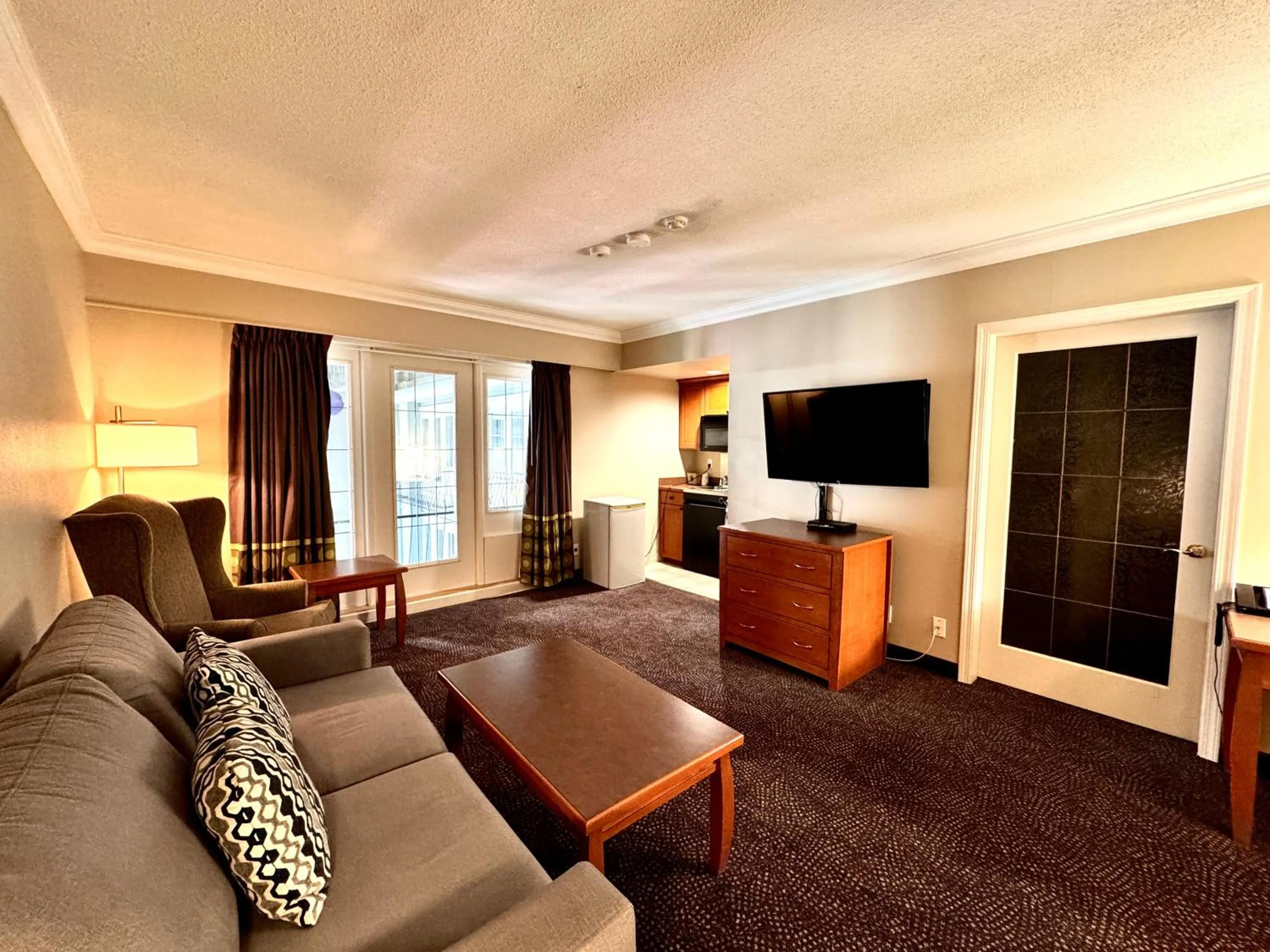 TV and multimedia in Super 8 by Wyndham Castlegar BC