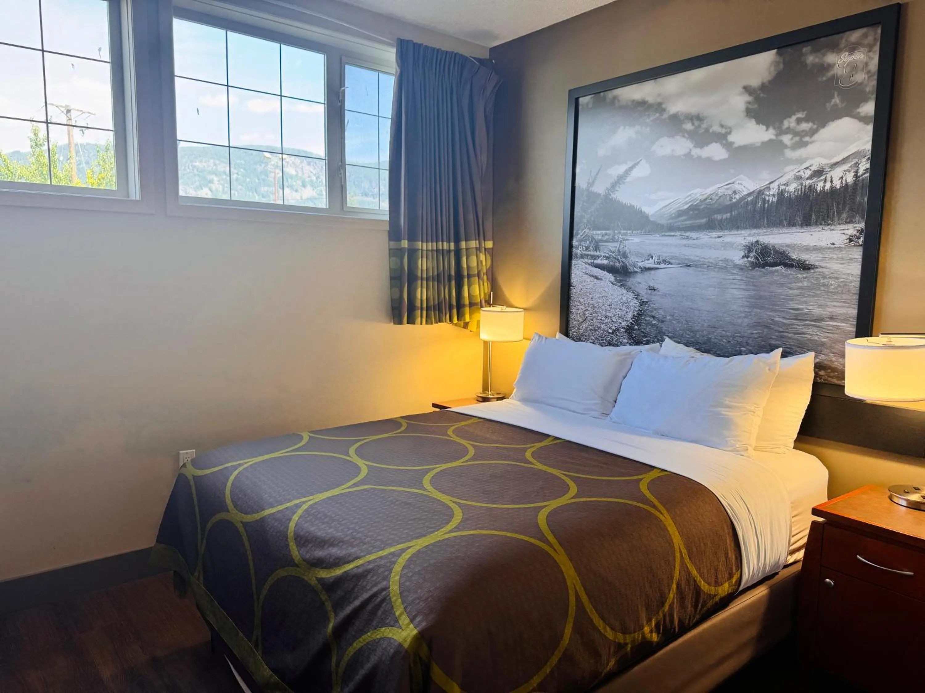 Bed in Super 8 by Wyndham Castlegar BC