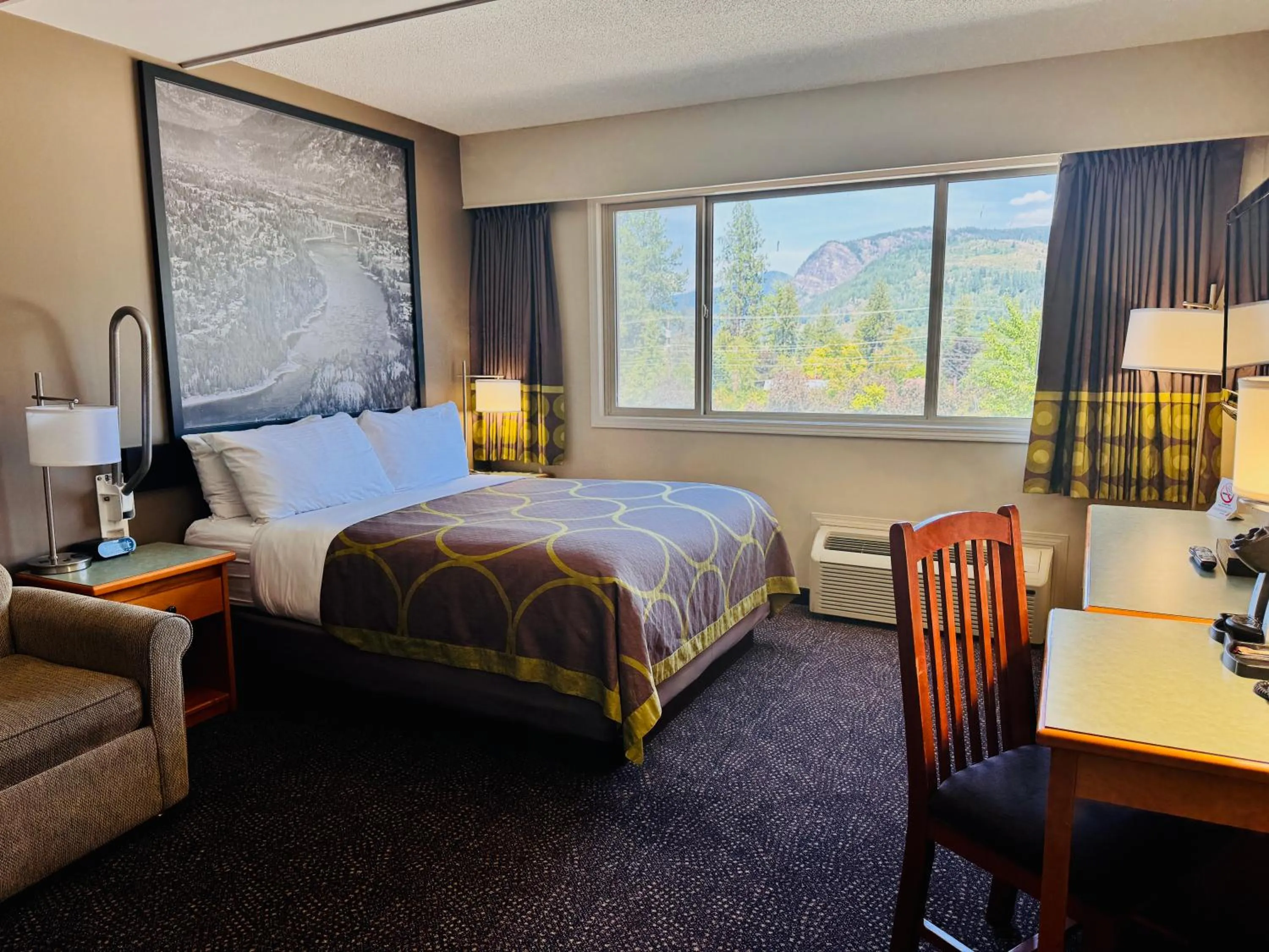 Bed in Super 8 by Wyndham Castlegar BC