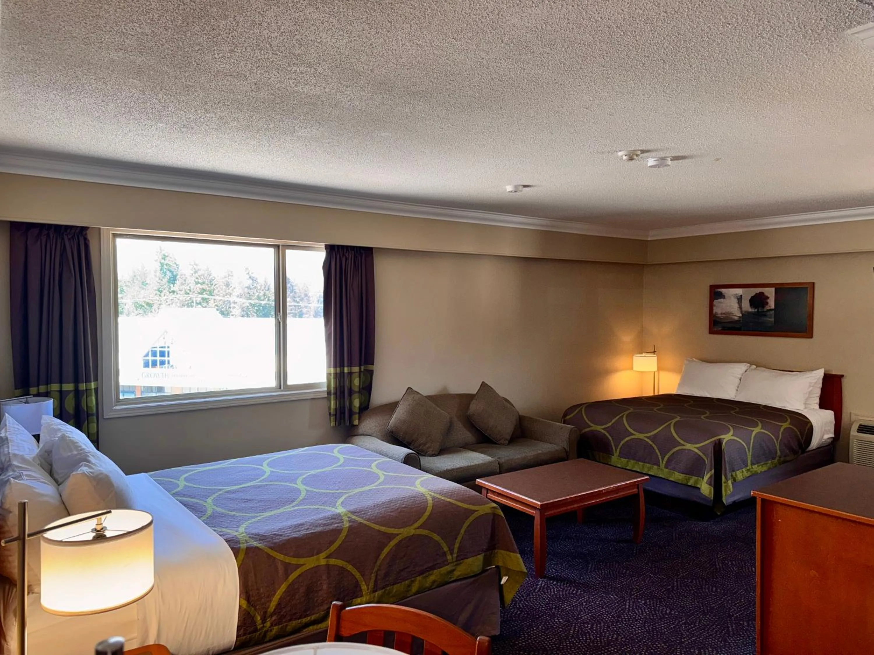 Bed in Super 8 by Wyndham Castlegar BC