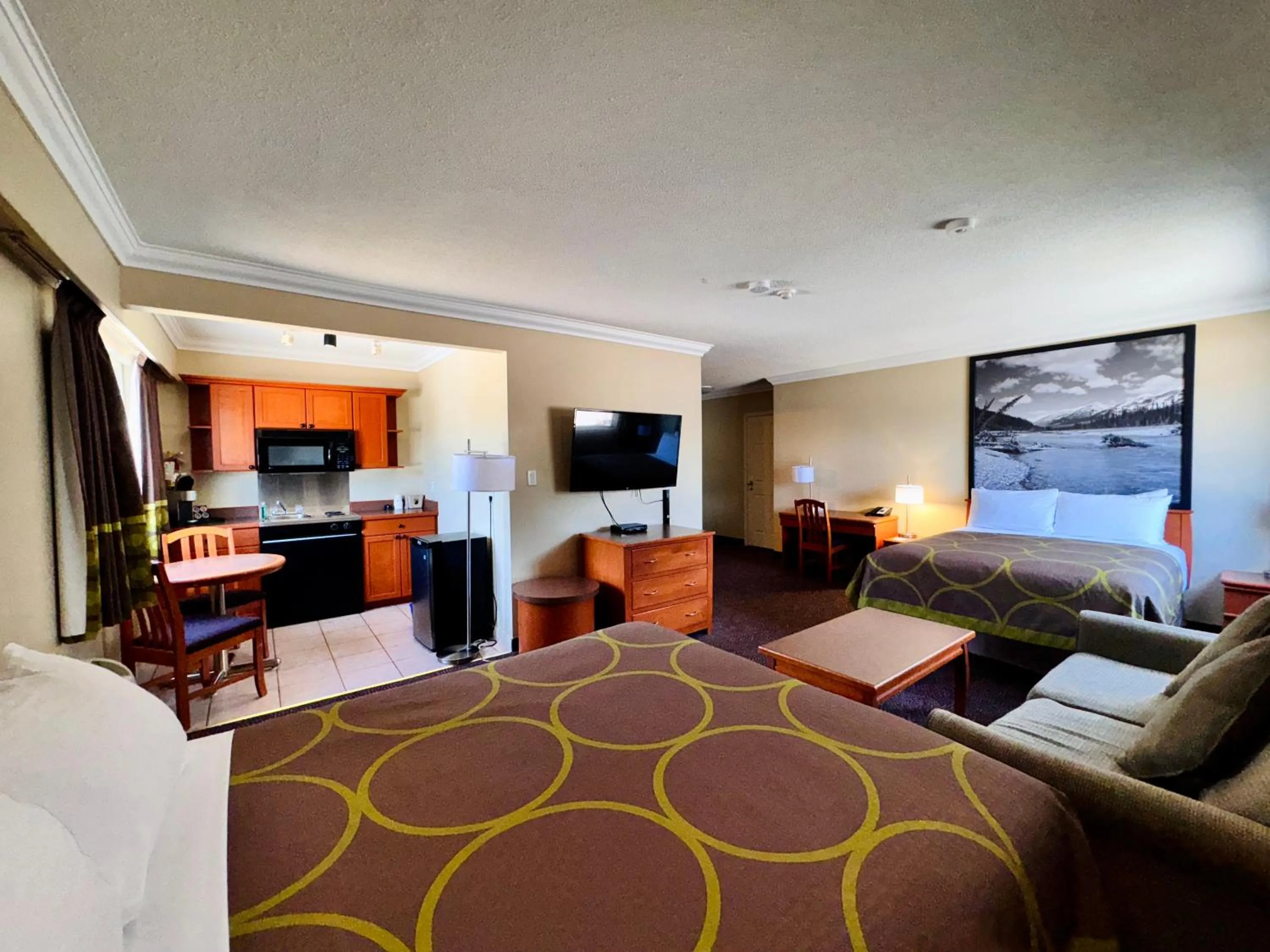 Bed in Super 8 by Wyndham Castlegar BC