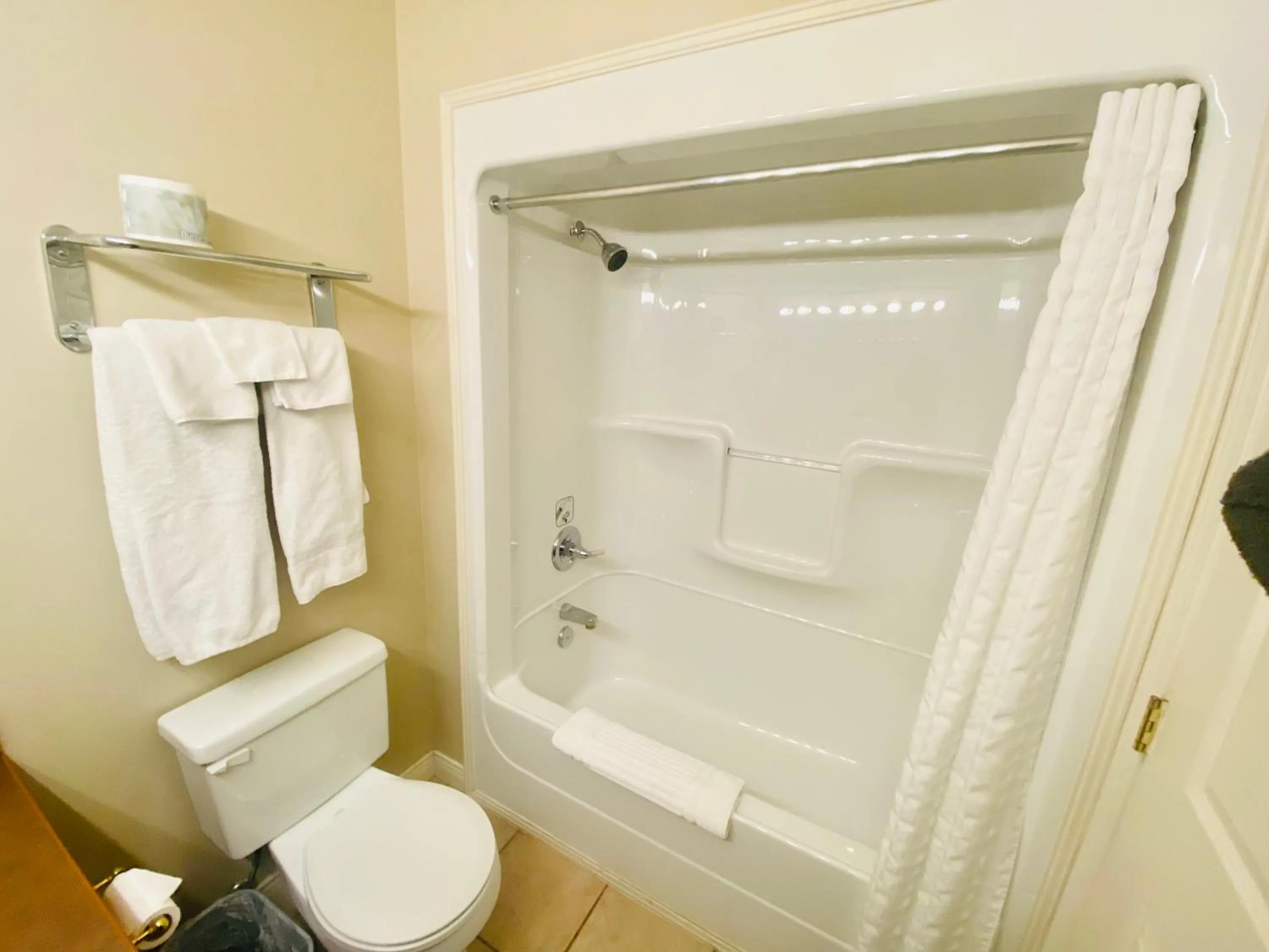 Shower in Super 8 by Wyndham Castlegar BC