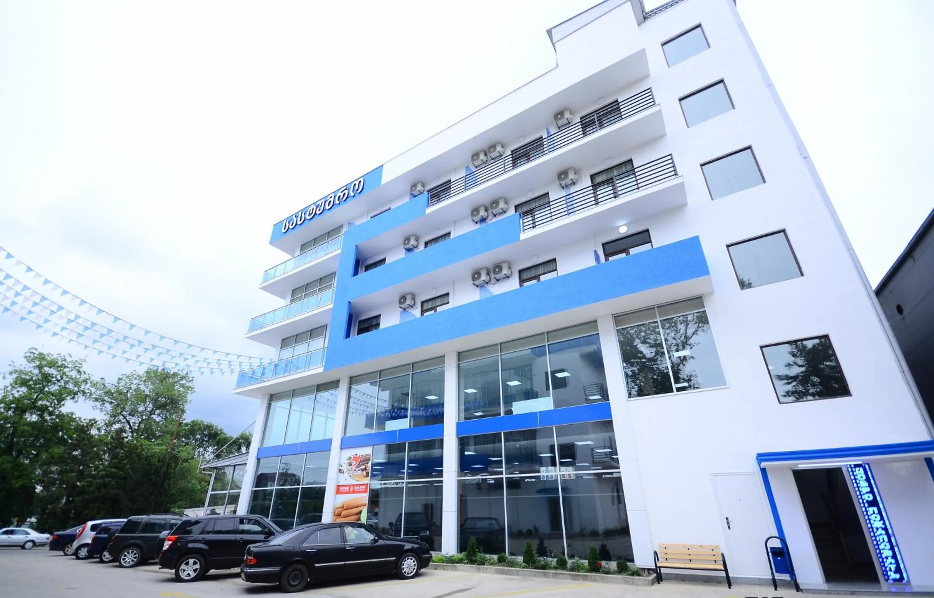 Property building in Hotel 725 B