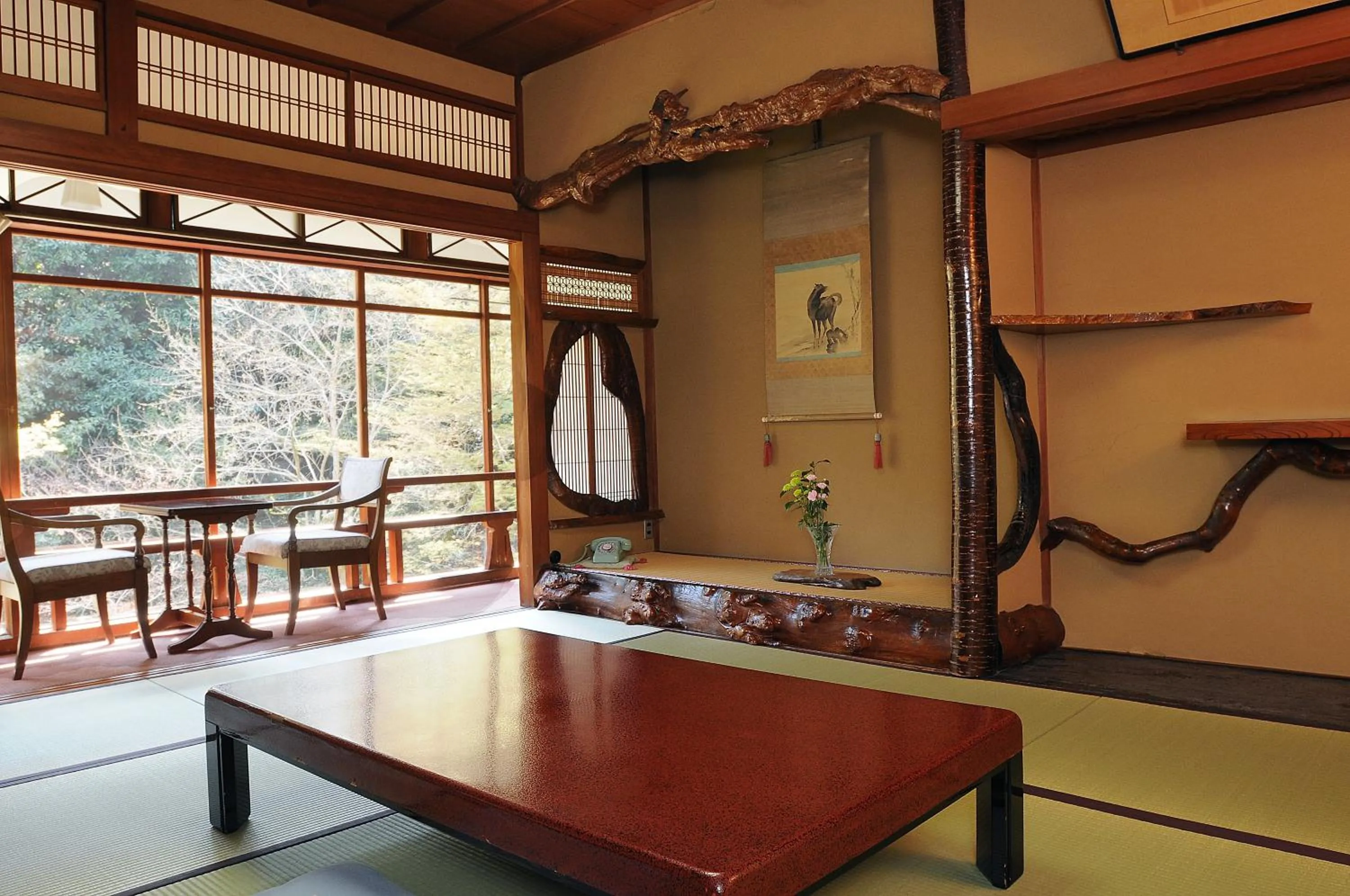 Photo of the whole room in Iwaso