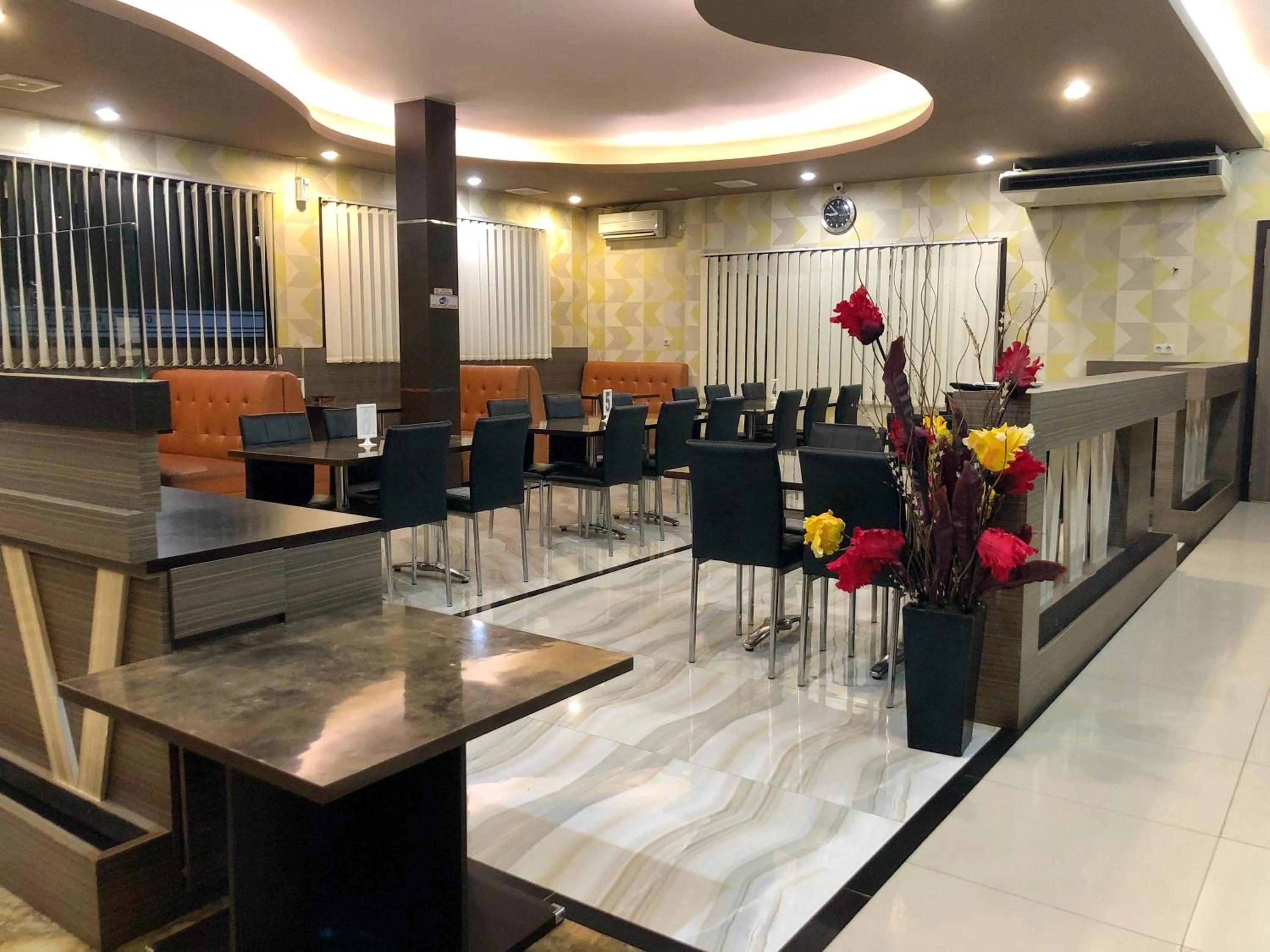 Restaurant/places to eat in Grand Krakatau Hotel Serang