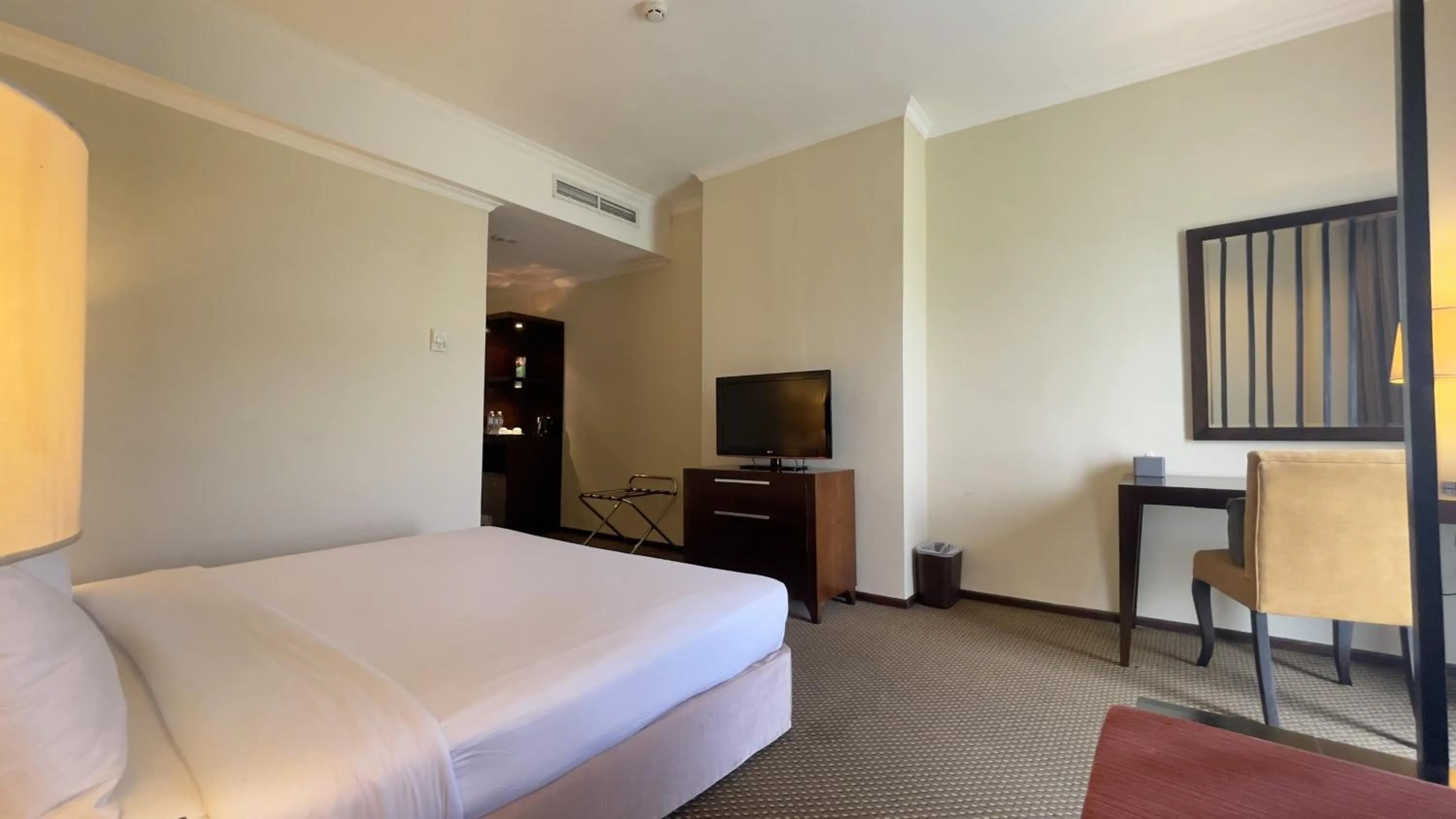 TV and multimedia, Bed in Harmoni One Convention Hotel and Service Apartments