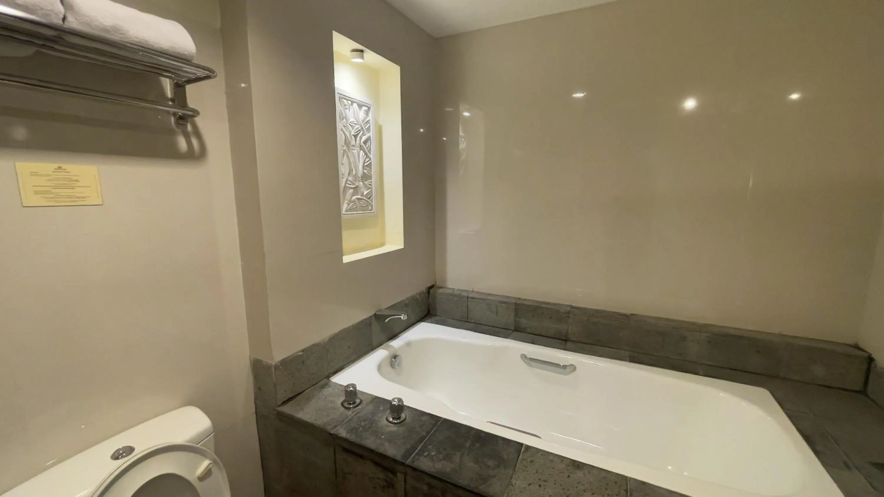 Bathroom in Harmoni One Convention Hotel and Service Apartments