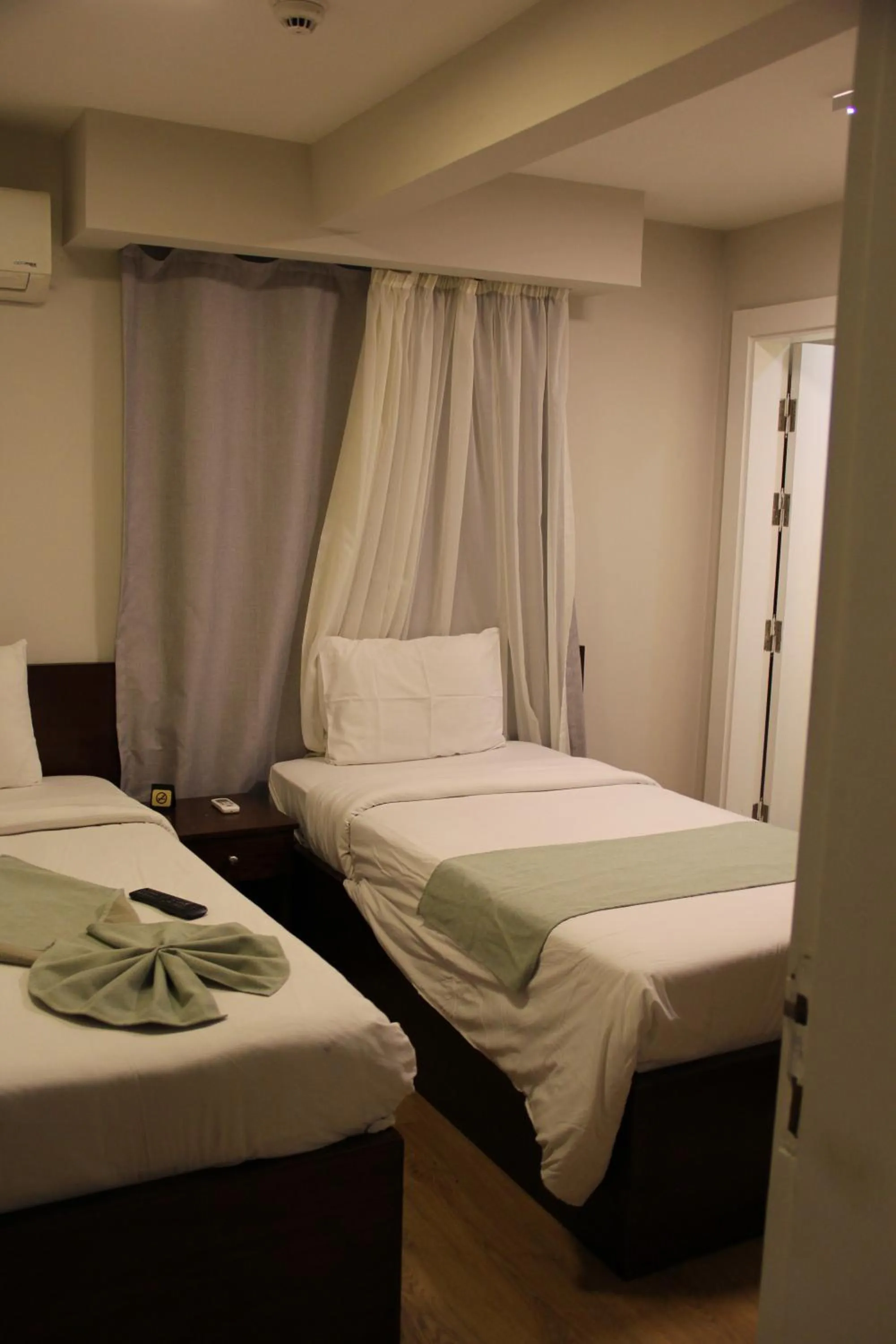 Bed in Elysees Hotel Tahrir Square