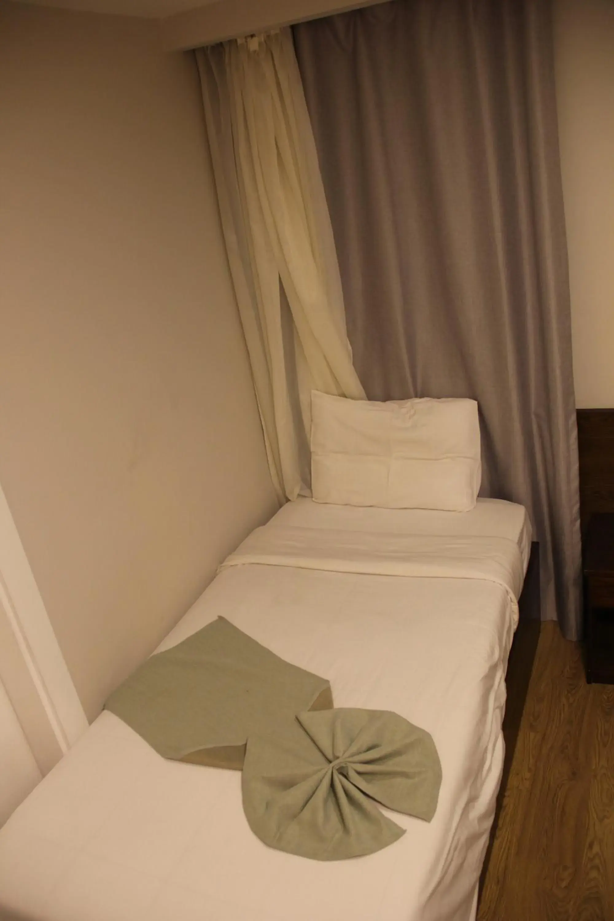 Small Single Room in Elysees Hotel Tahrir Square Small Single Room in Elysees Hotel Tahrir Square