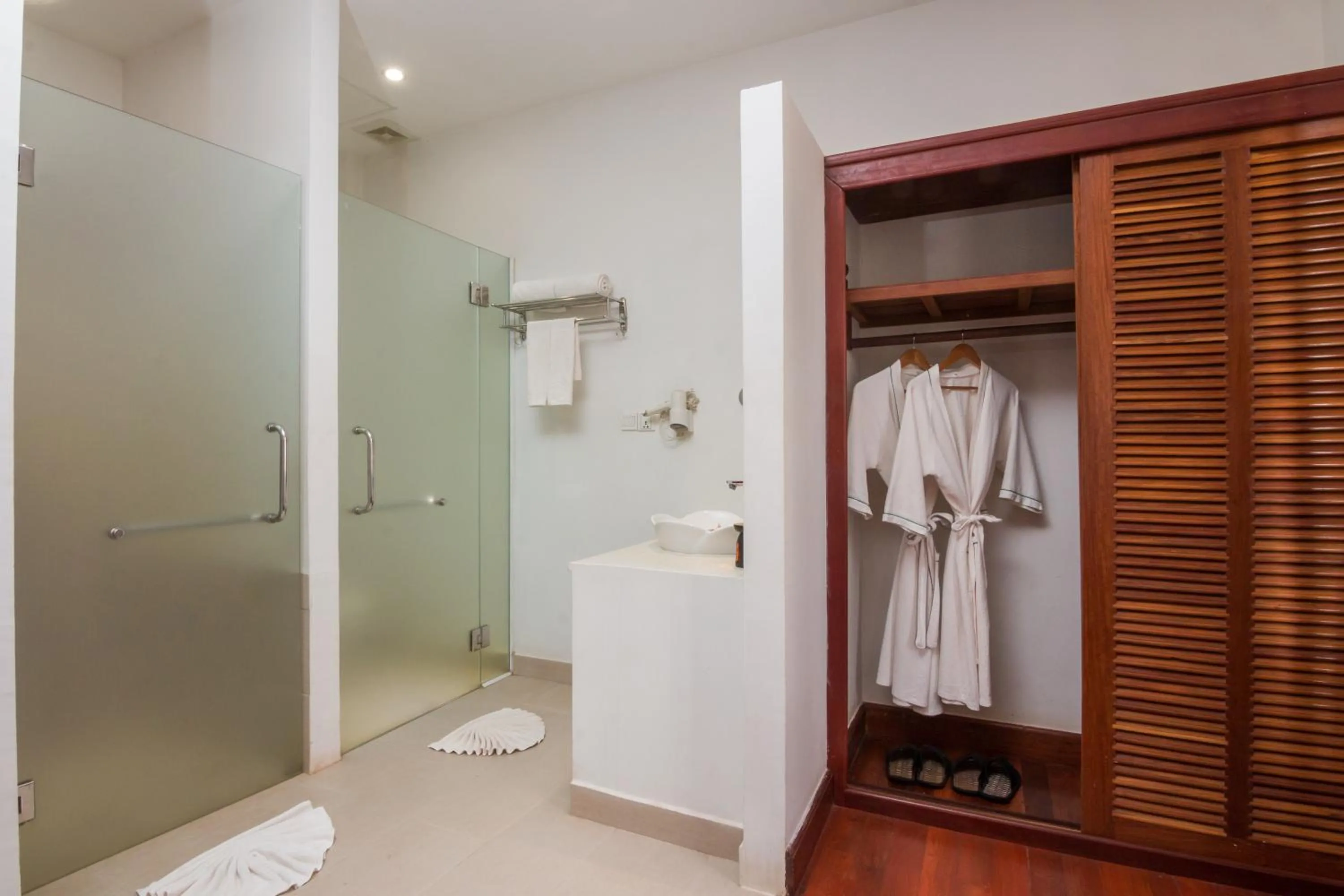 Photo of the whole room in Apsara Centrepole Hotel