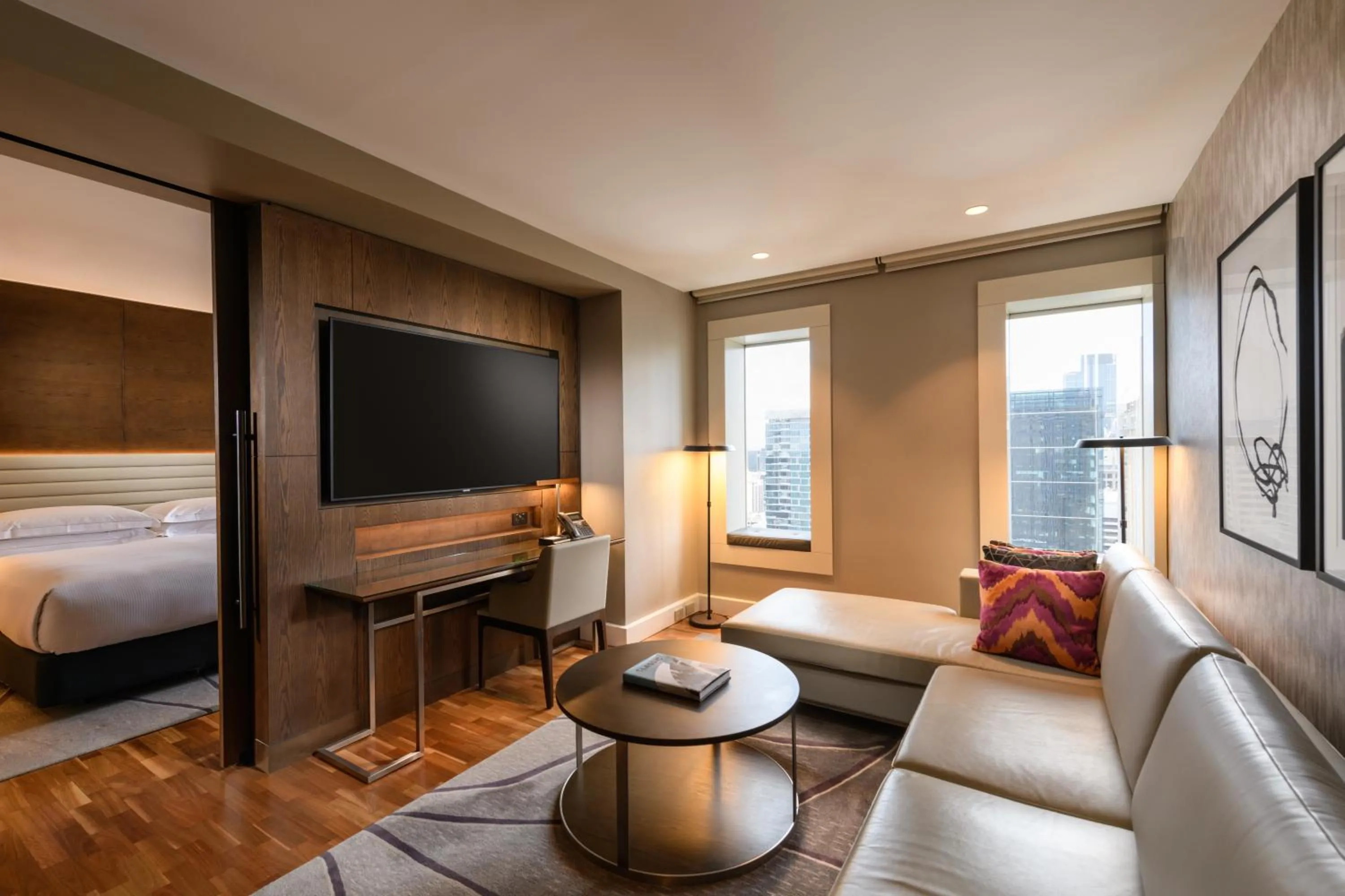 Communal lounge/ TV room, Bed in Hilton Sydney