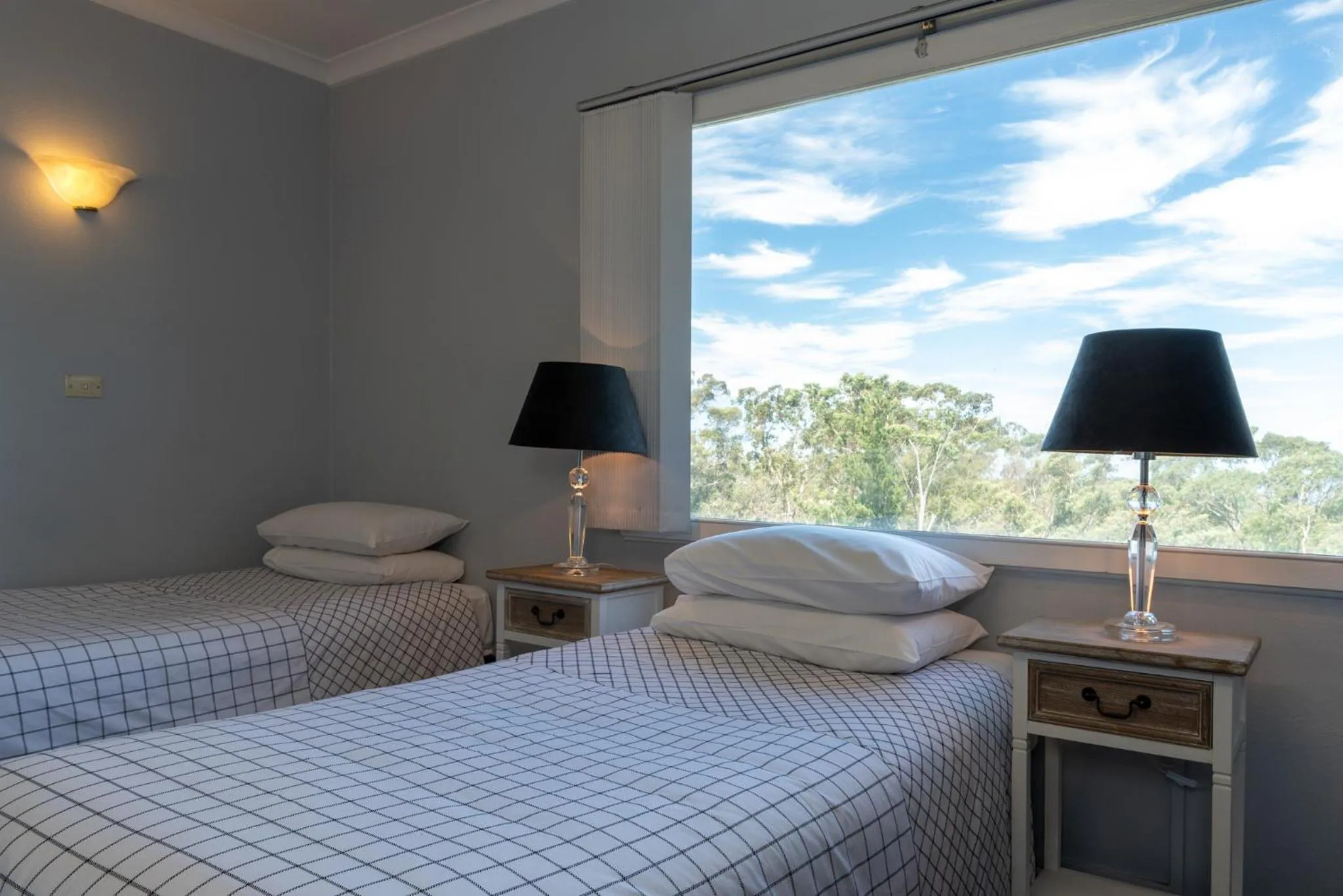 Bed in Blue Mountains Highway Motel