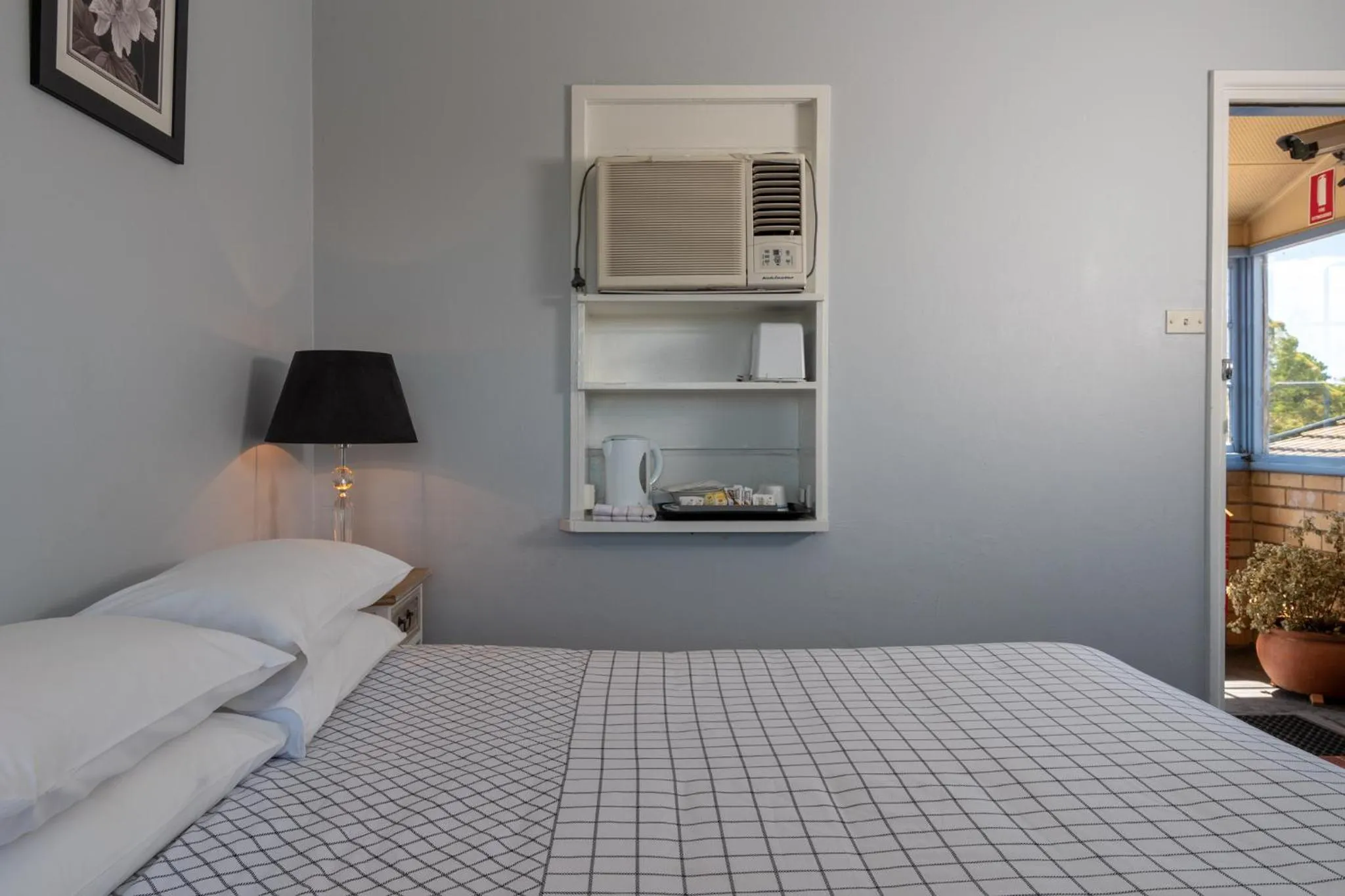 Bed in Blue Mountains Highway Motel