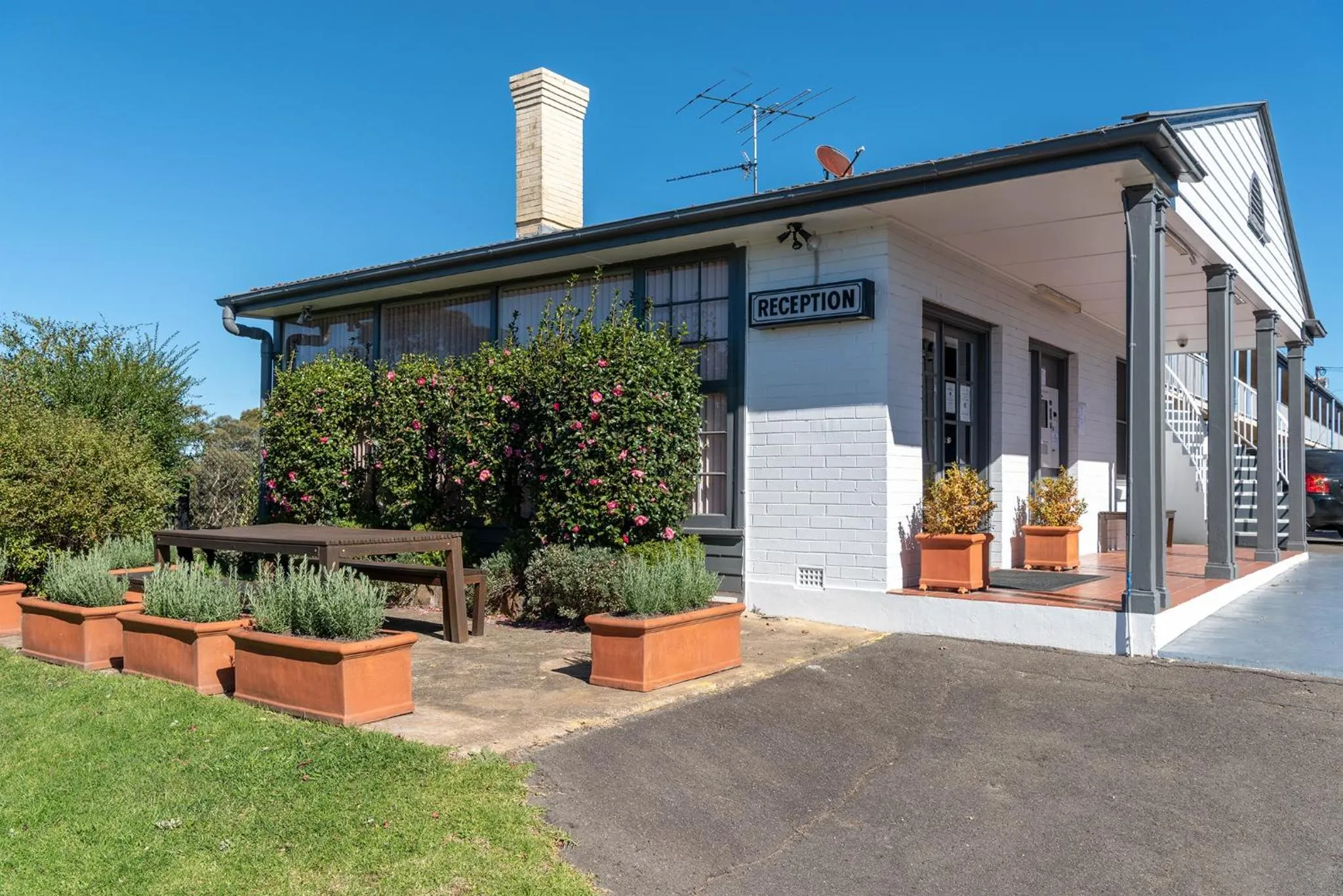 Property building in Blue Mountains Highway Motel