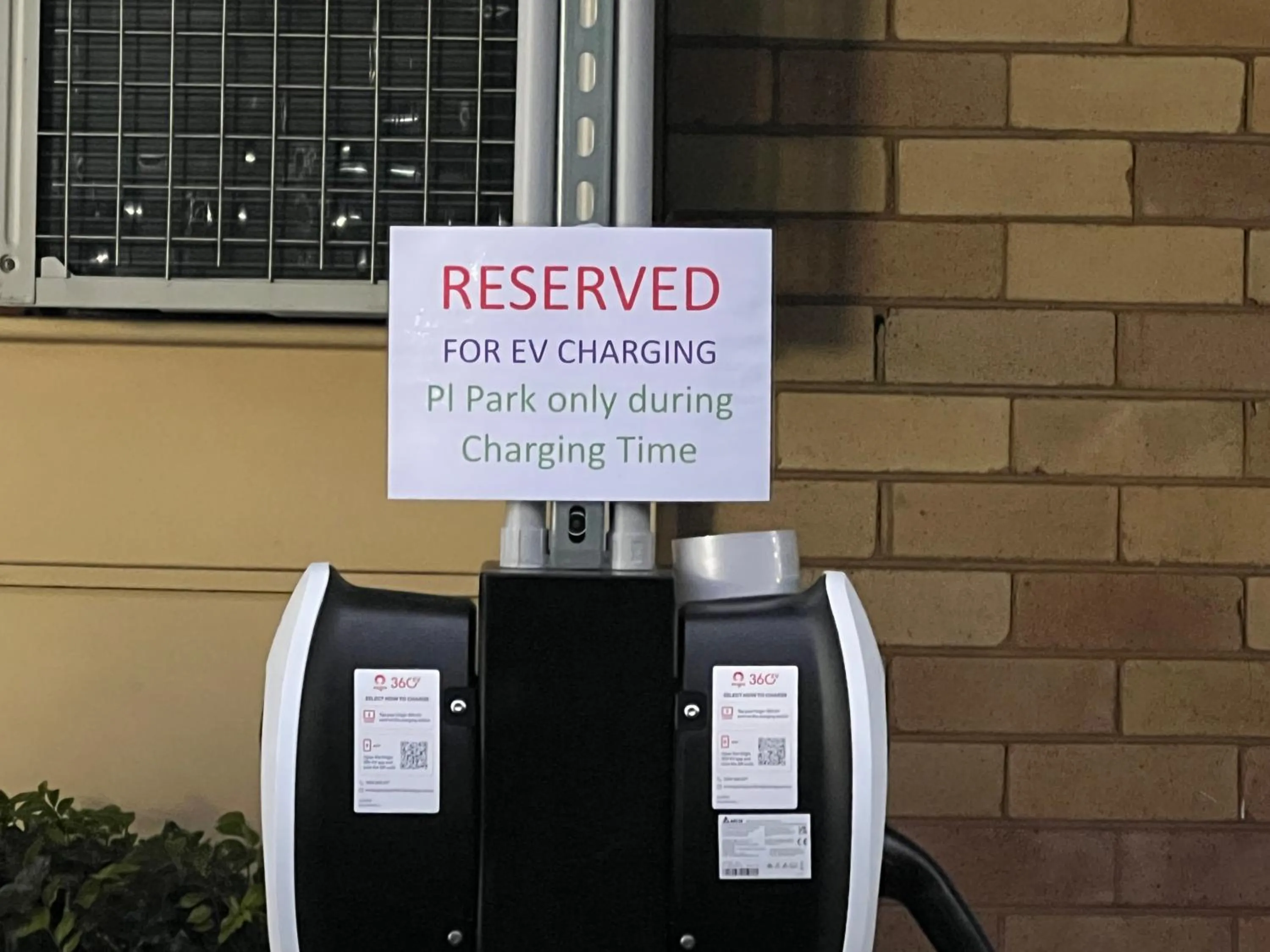 Property building in Blue Mountains Highway Motel