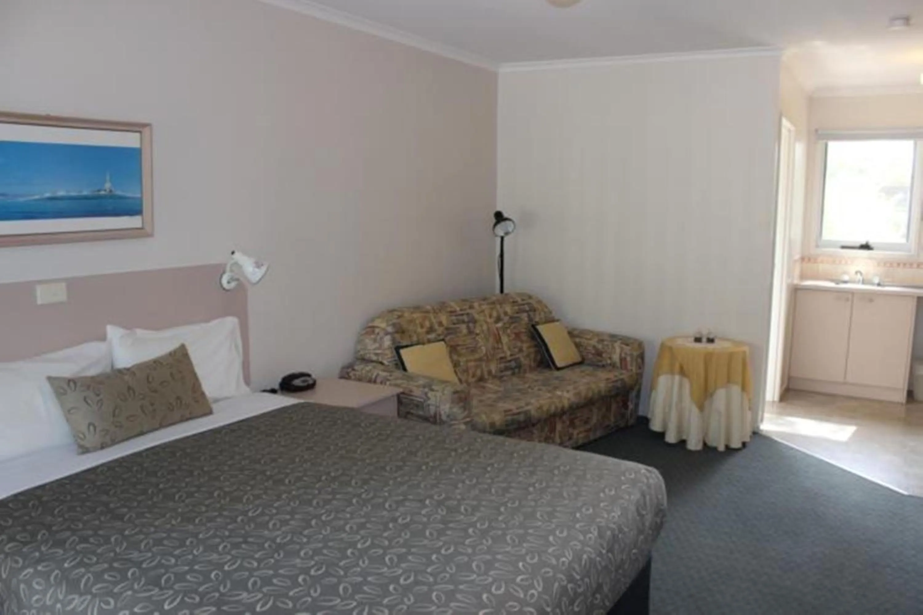 Day, Bed in The Balnarring Motel