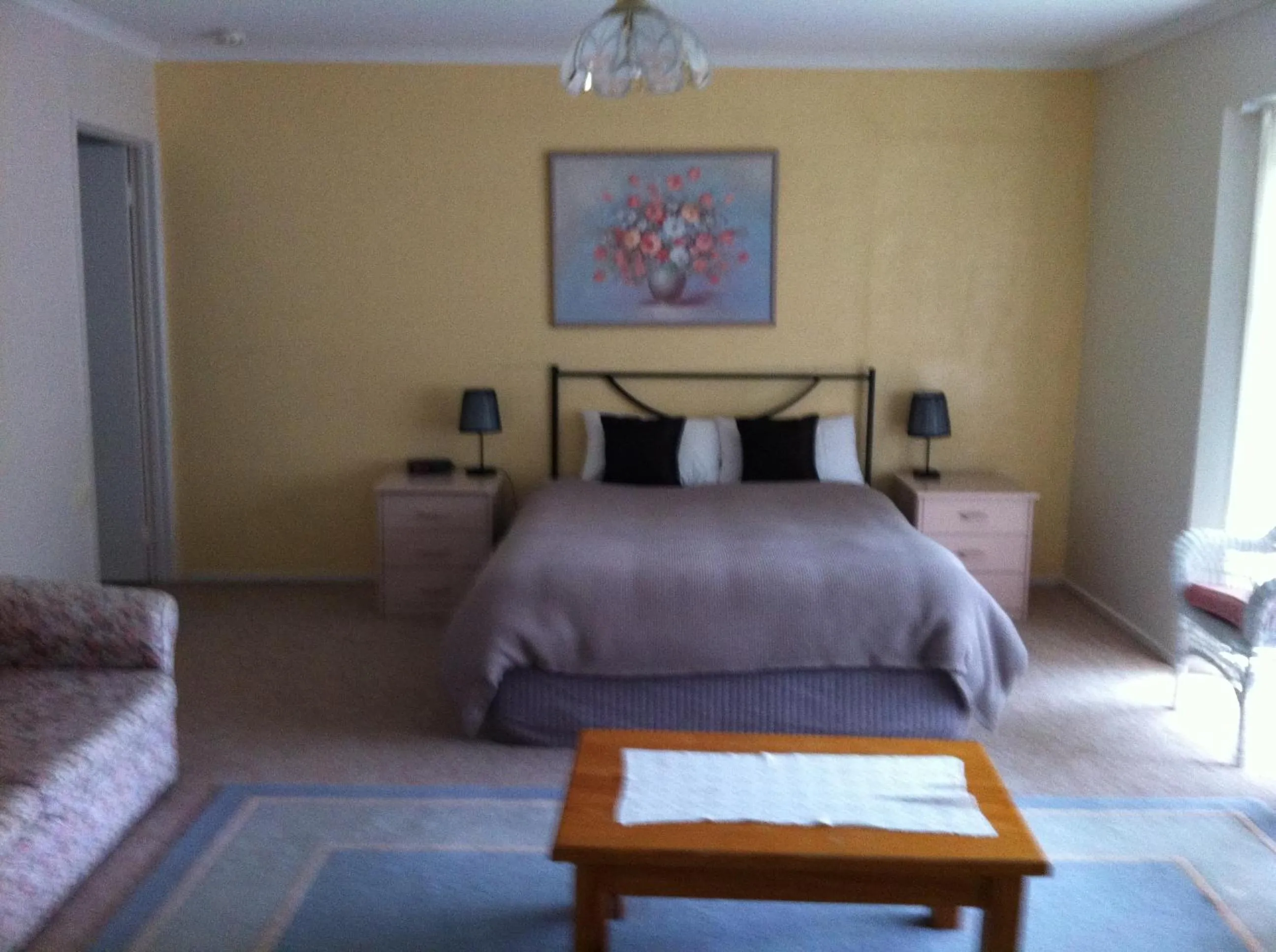 Photo of the whole room, Bed in The Balnarring Motel