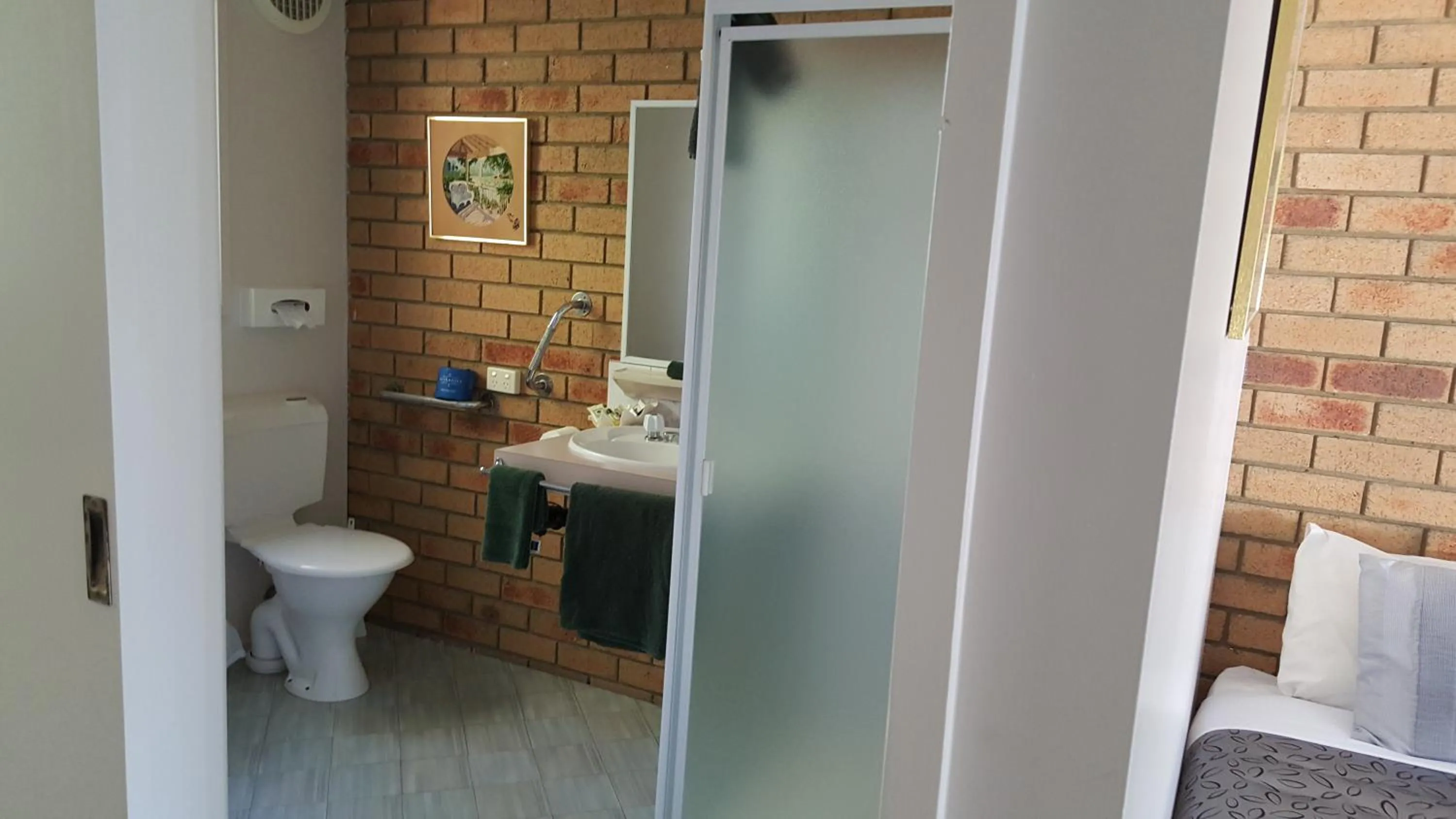 Bathroom in The Balnarring Motel