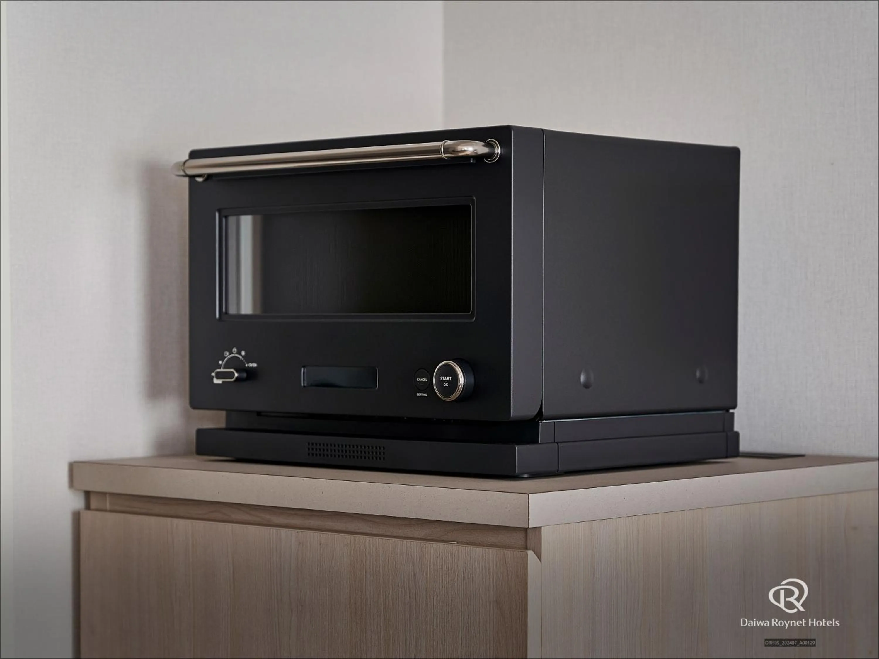 microwave in Daiwa Roynet Hotel Kyoto-Hachijoguchi