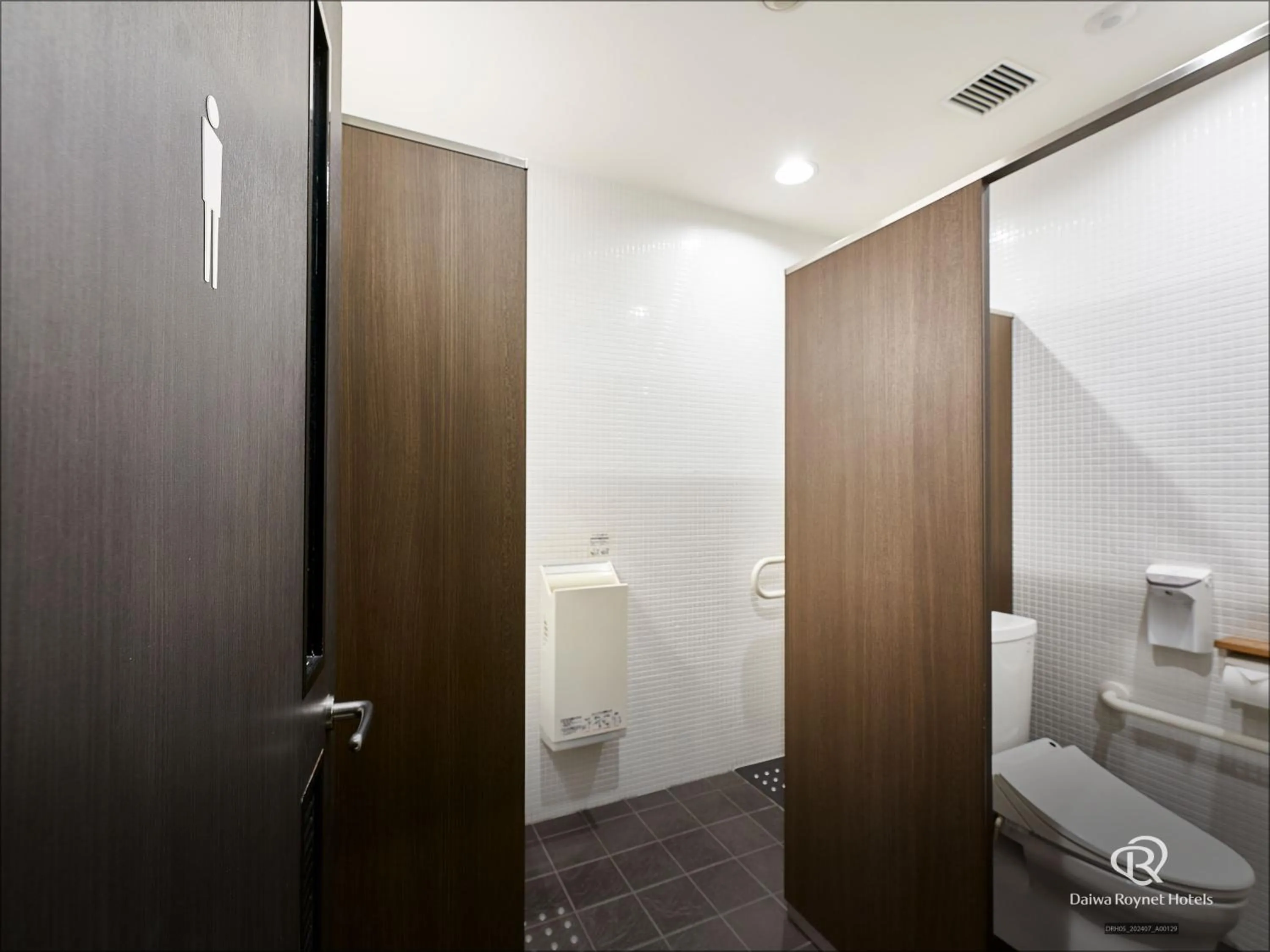 Toilet in Daiwa Roynet Hotel Kyoto-Hachijoguchi