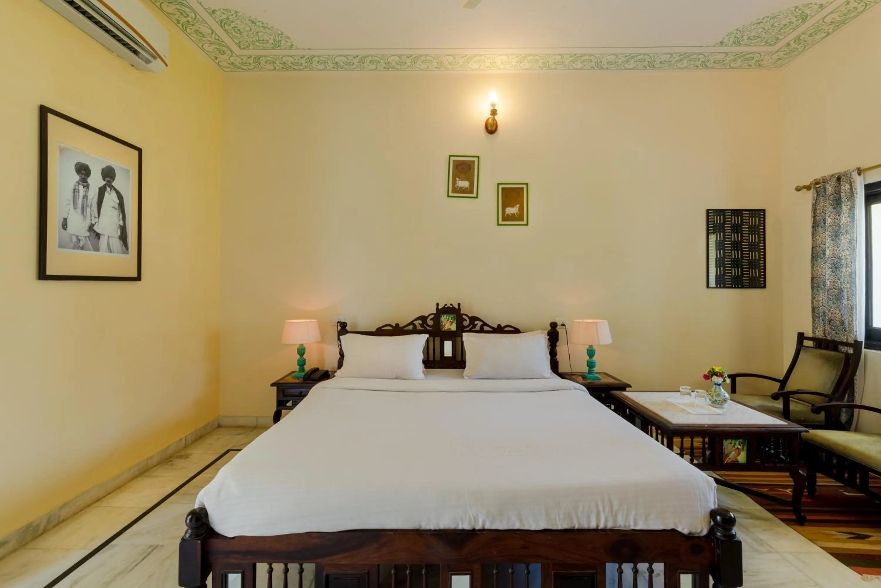 Bed in Gulaab Niwaas Palace