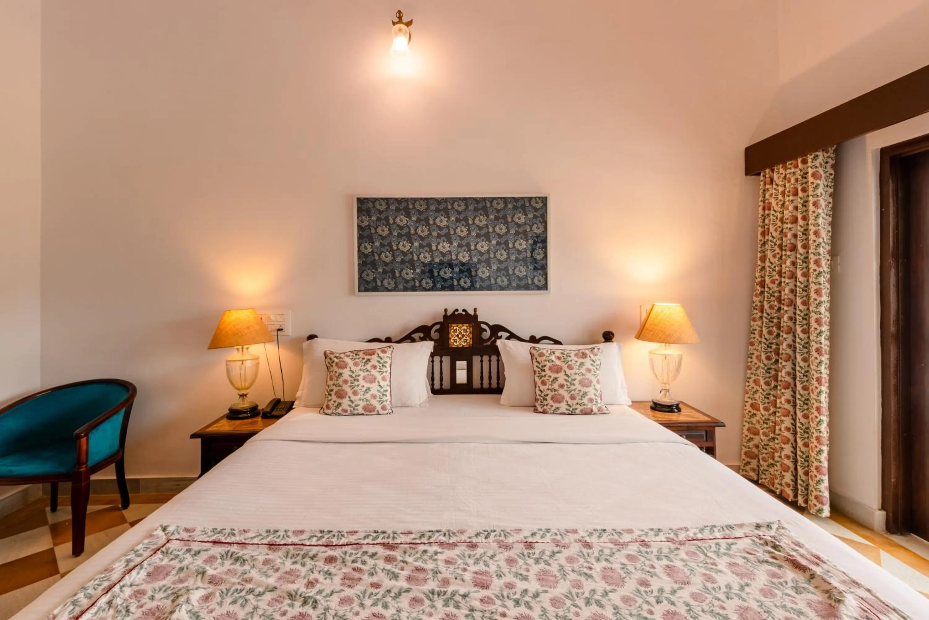 Bed in Gulaab Niwaas Palace