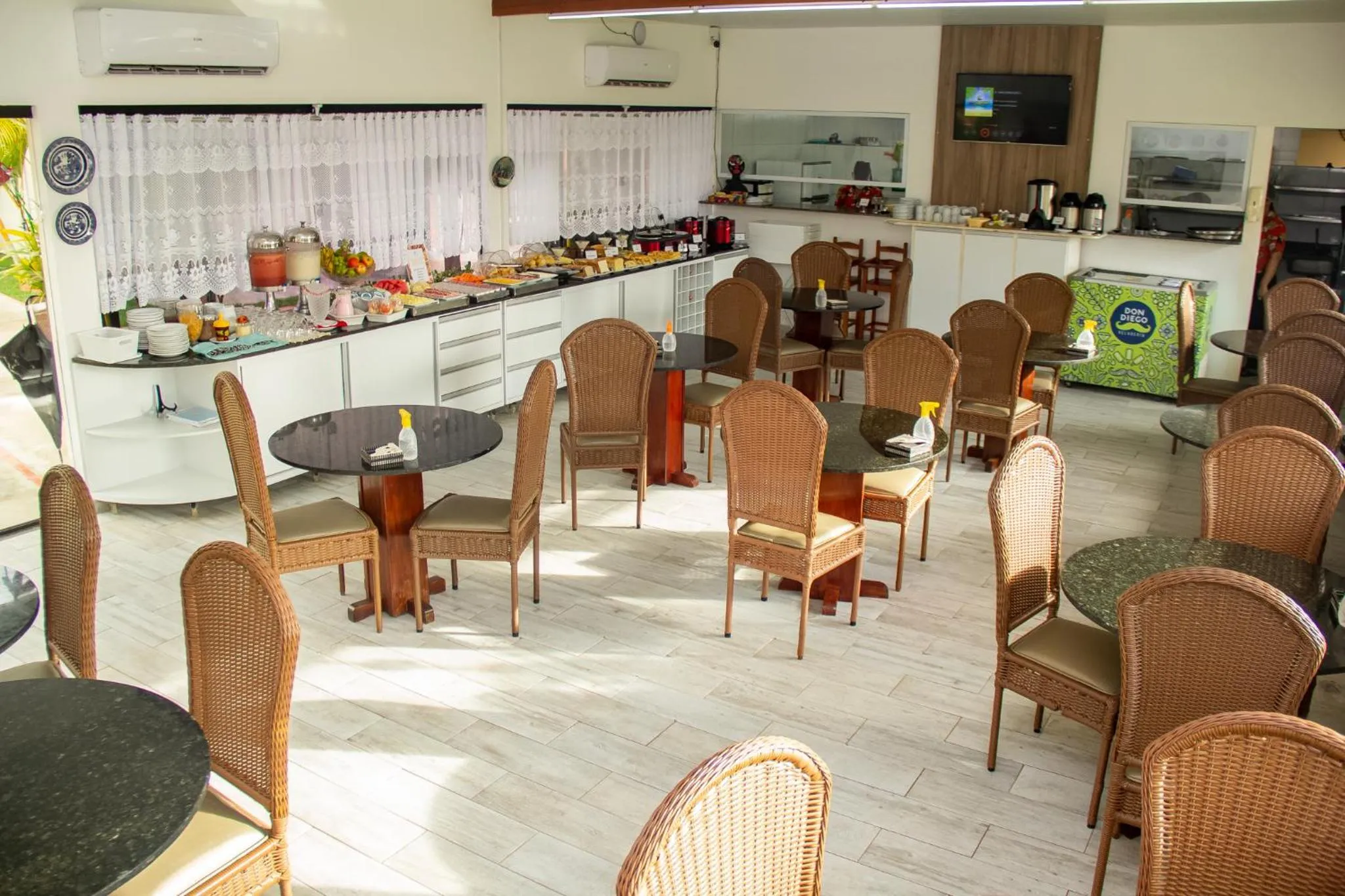 Restaurant/places to eat in Pousada Polymar