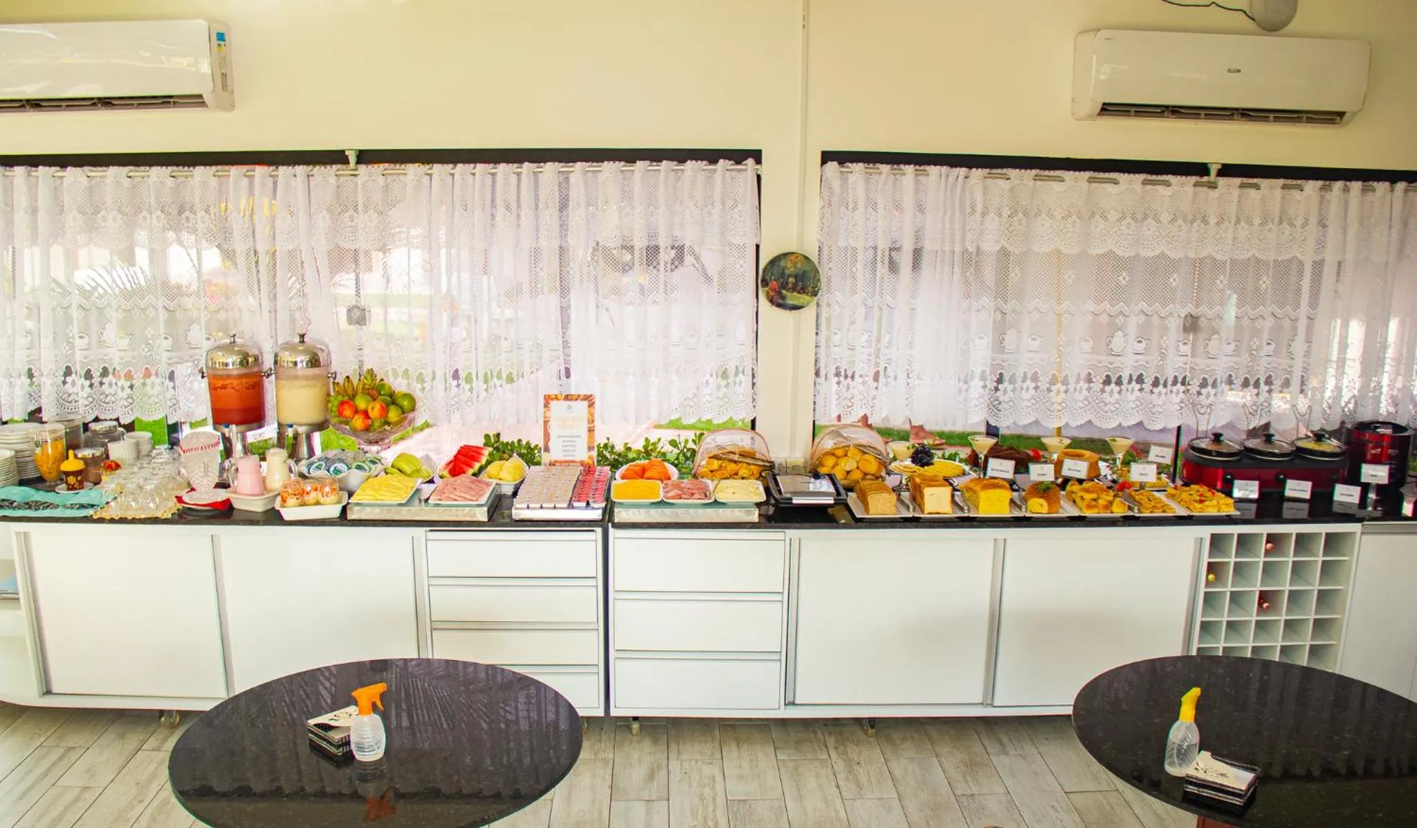 Buffet breakfast in Pousada Polymar