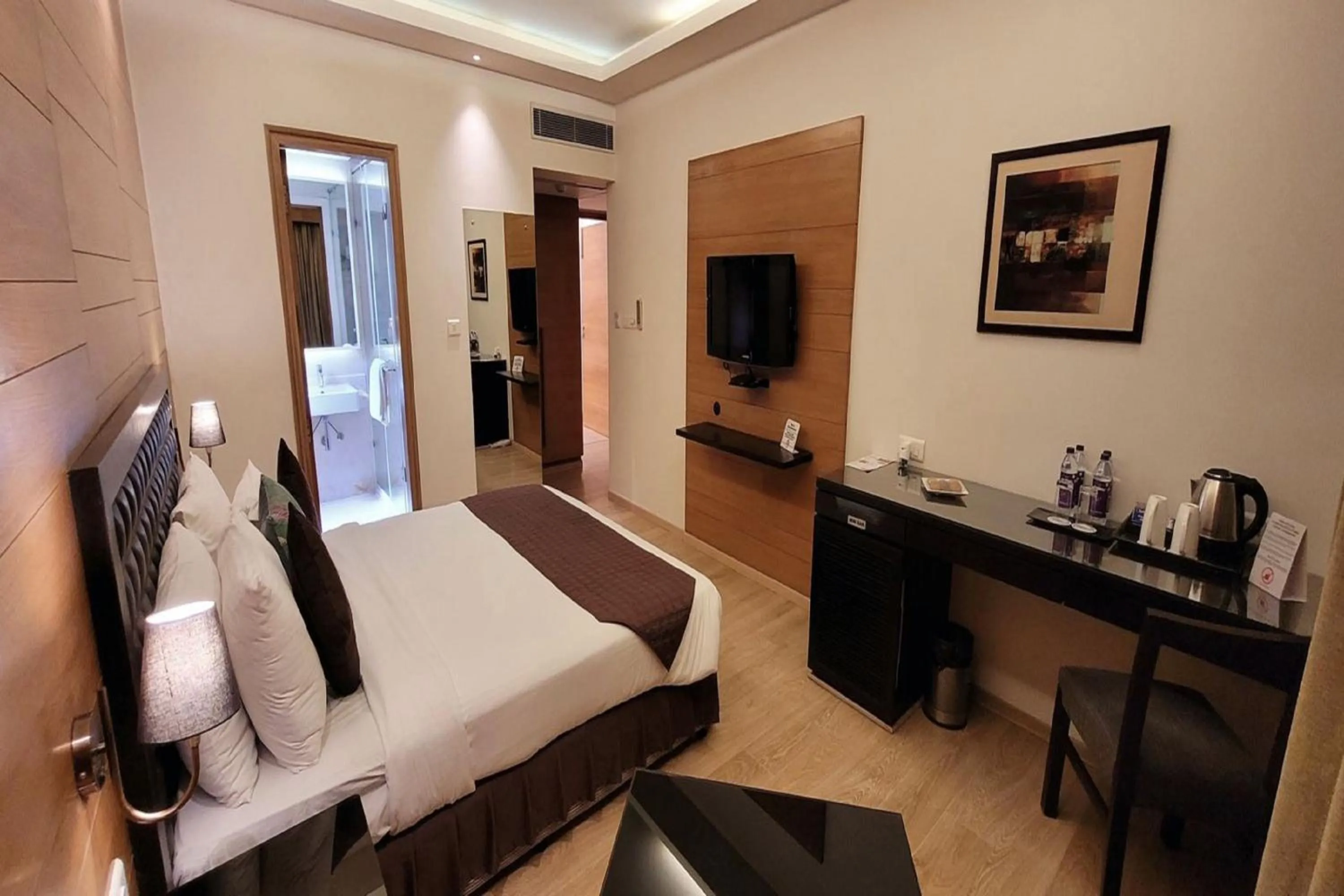 Bedroom, Bed in Hotel Saket 27