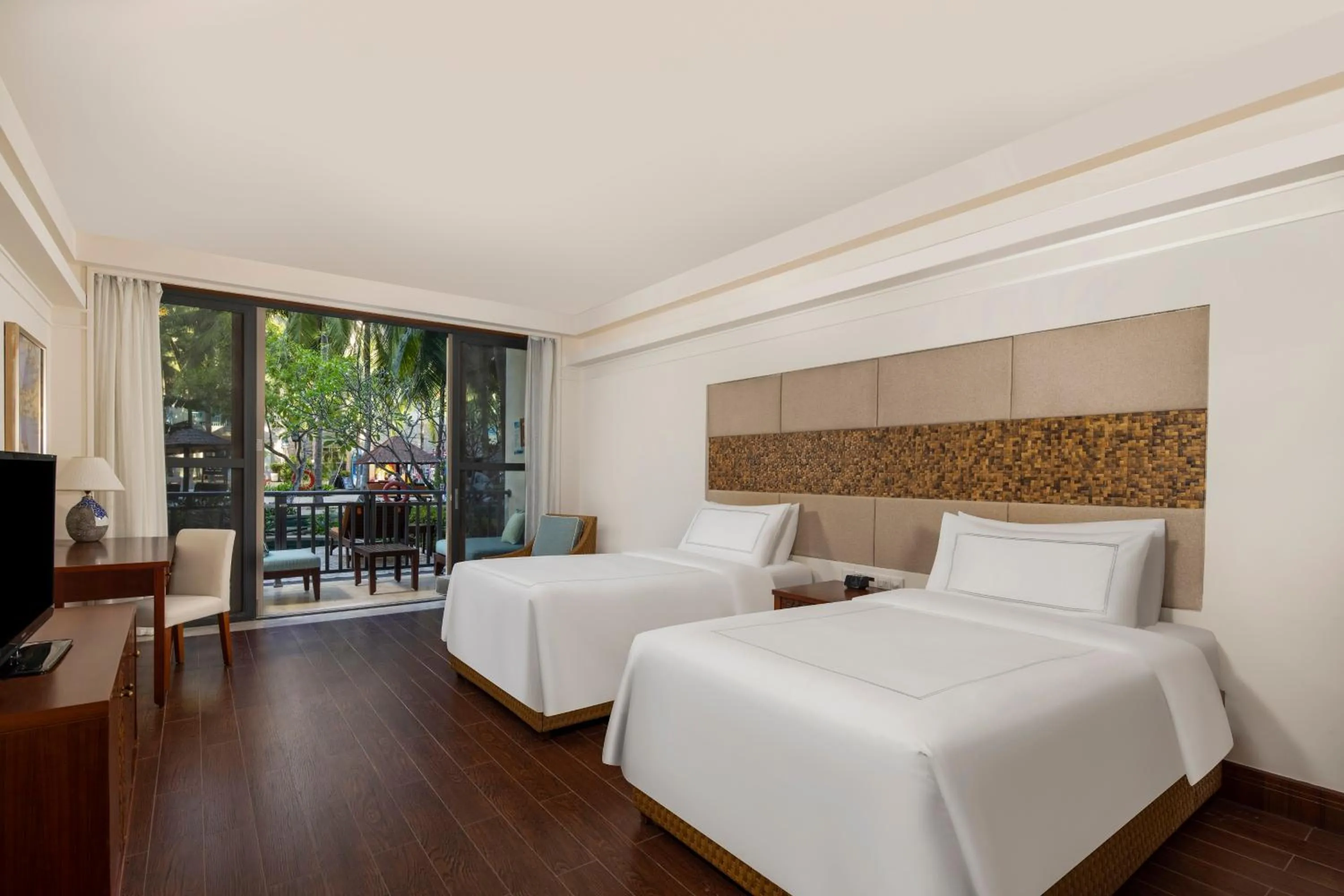 Photo of the whole room, Bed in Swissôtel Sanya Yalong Bay