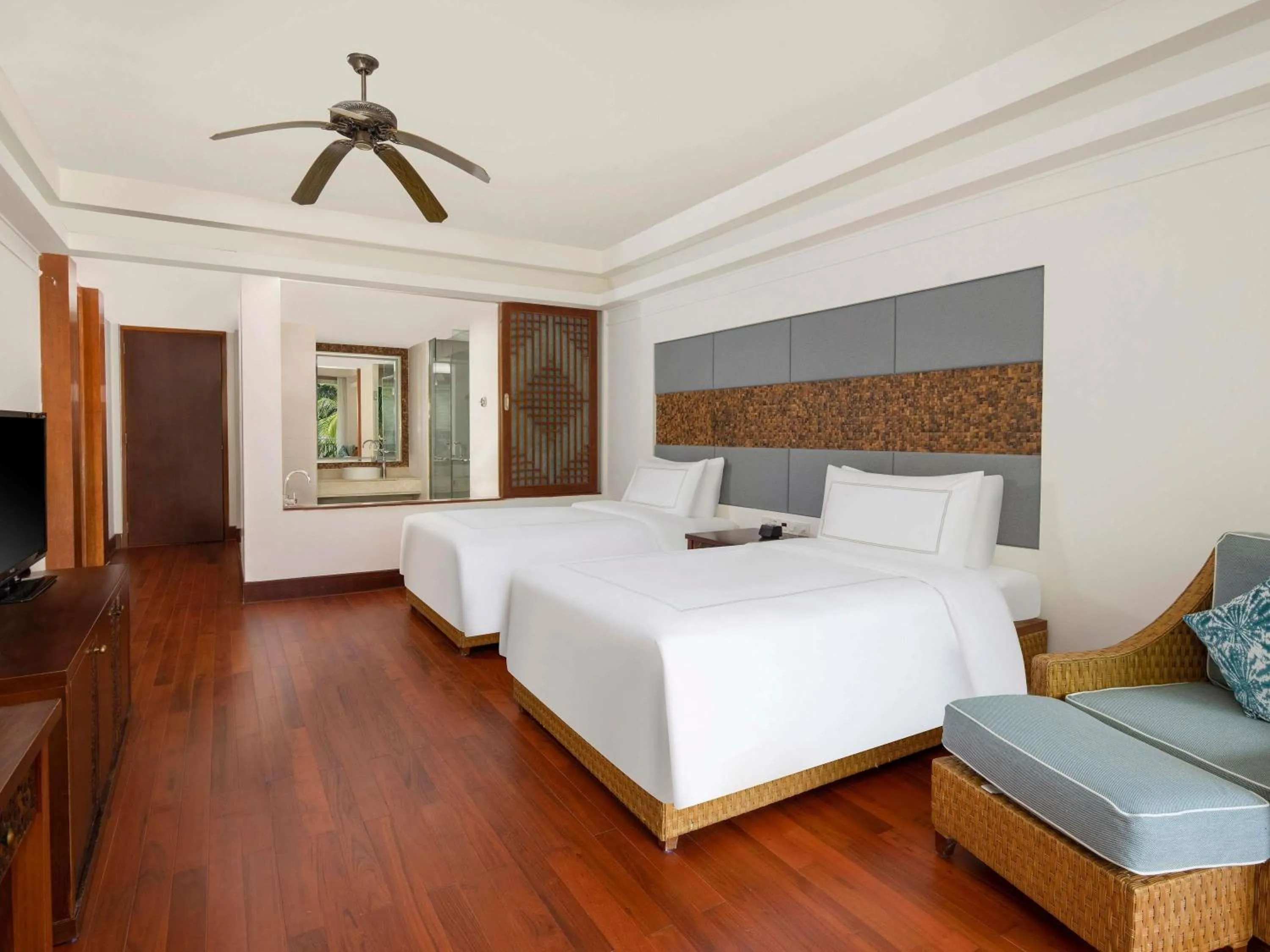 Bedroom, Bed in Swissôtel Sanya Yalong Bay