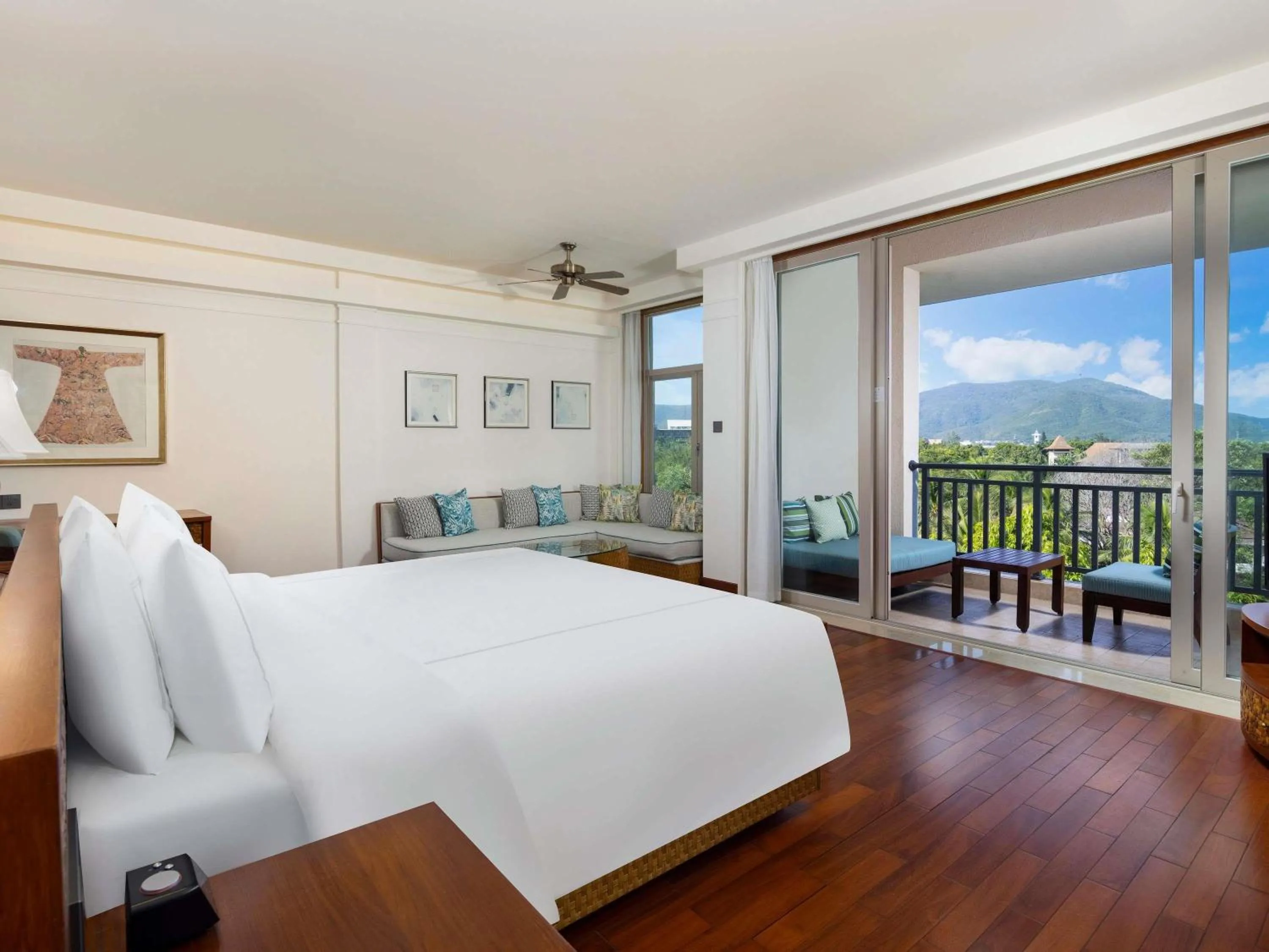 Bedroom, Bed in Swissôtel Sanya Yalong Bay