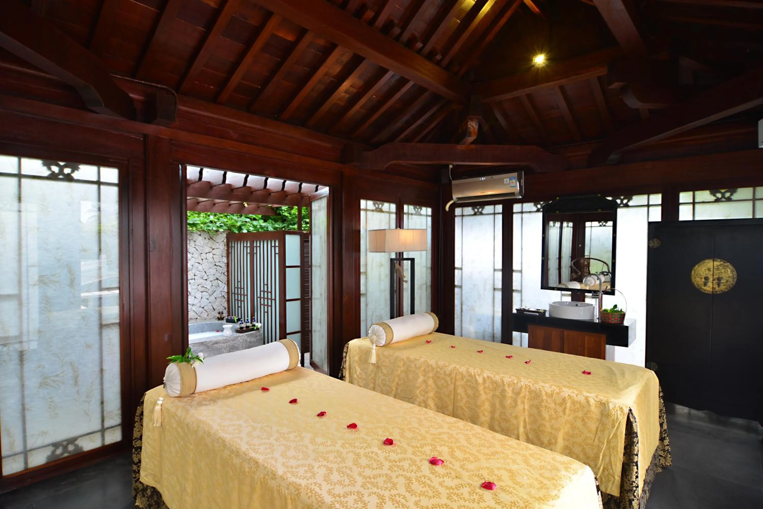 Spa and wellness centre/facilities, Bed in Swissôtel & Spa Sanya Yalong Bay