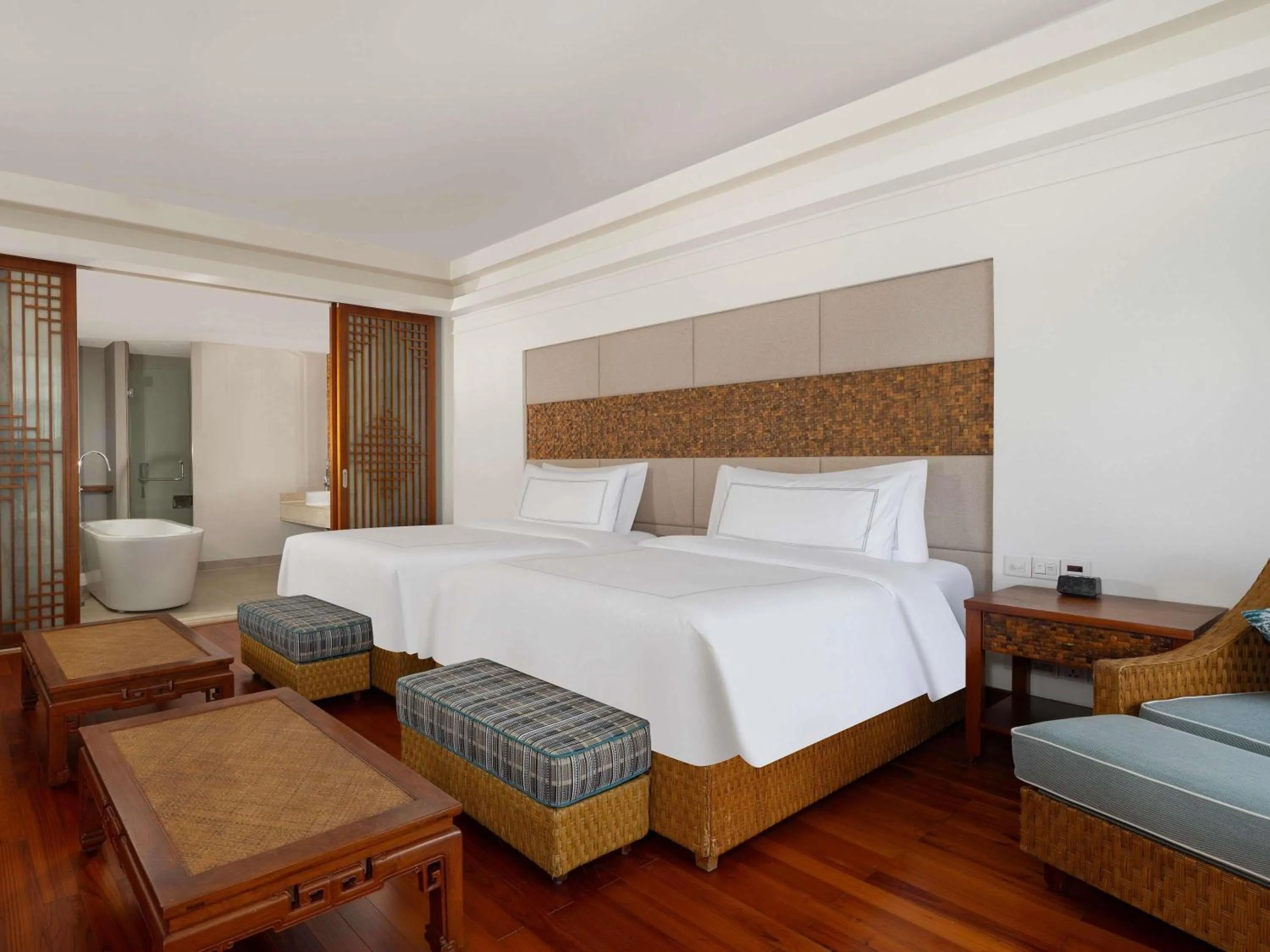 Bedroom, Bed in Swissôtel & Spa Sanya Yalong Bay