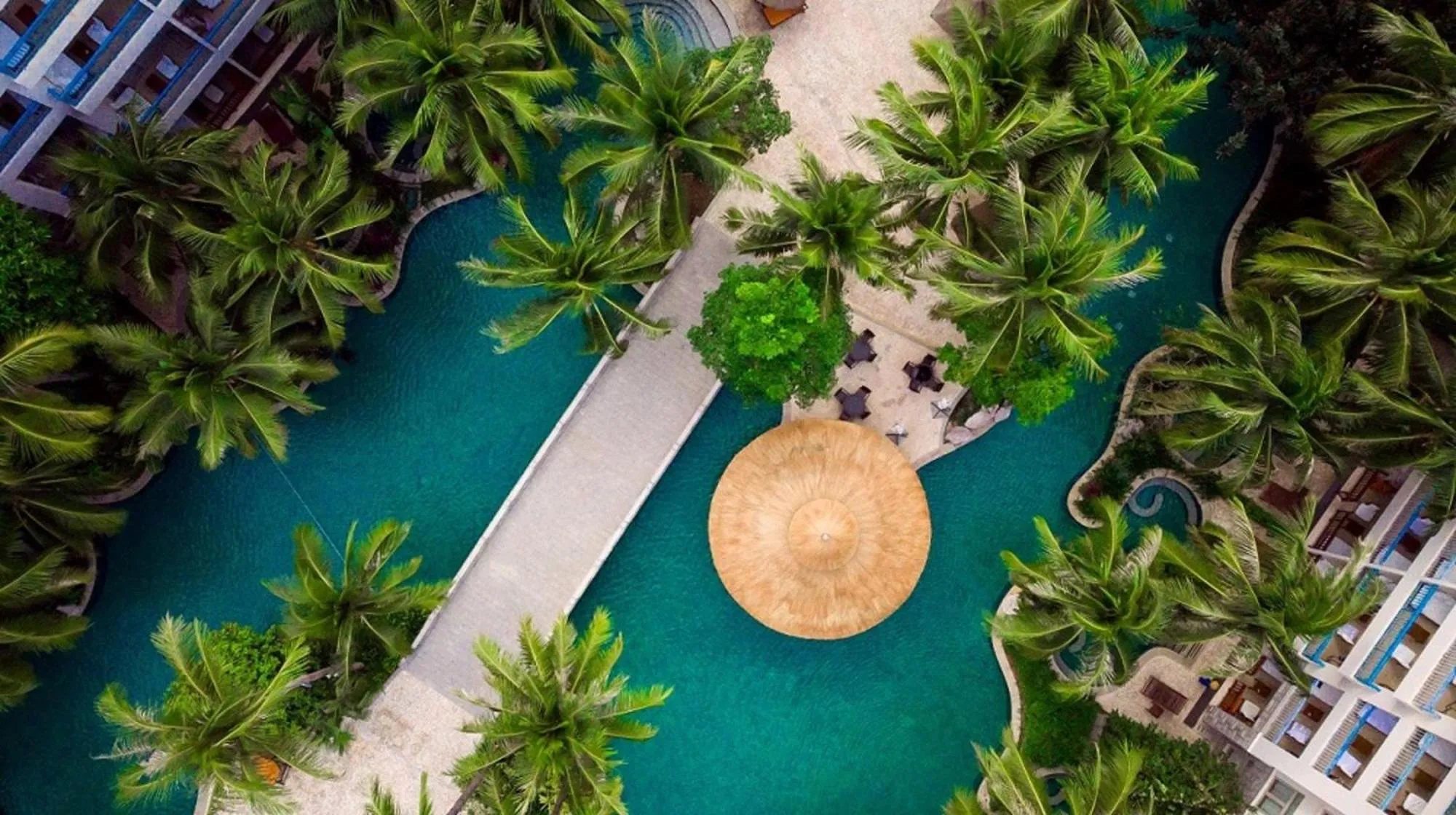 Swimming pool in Swissôtel Sanya Yalong Bay