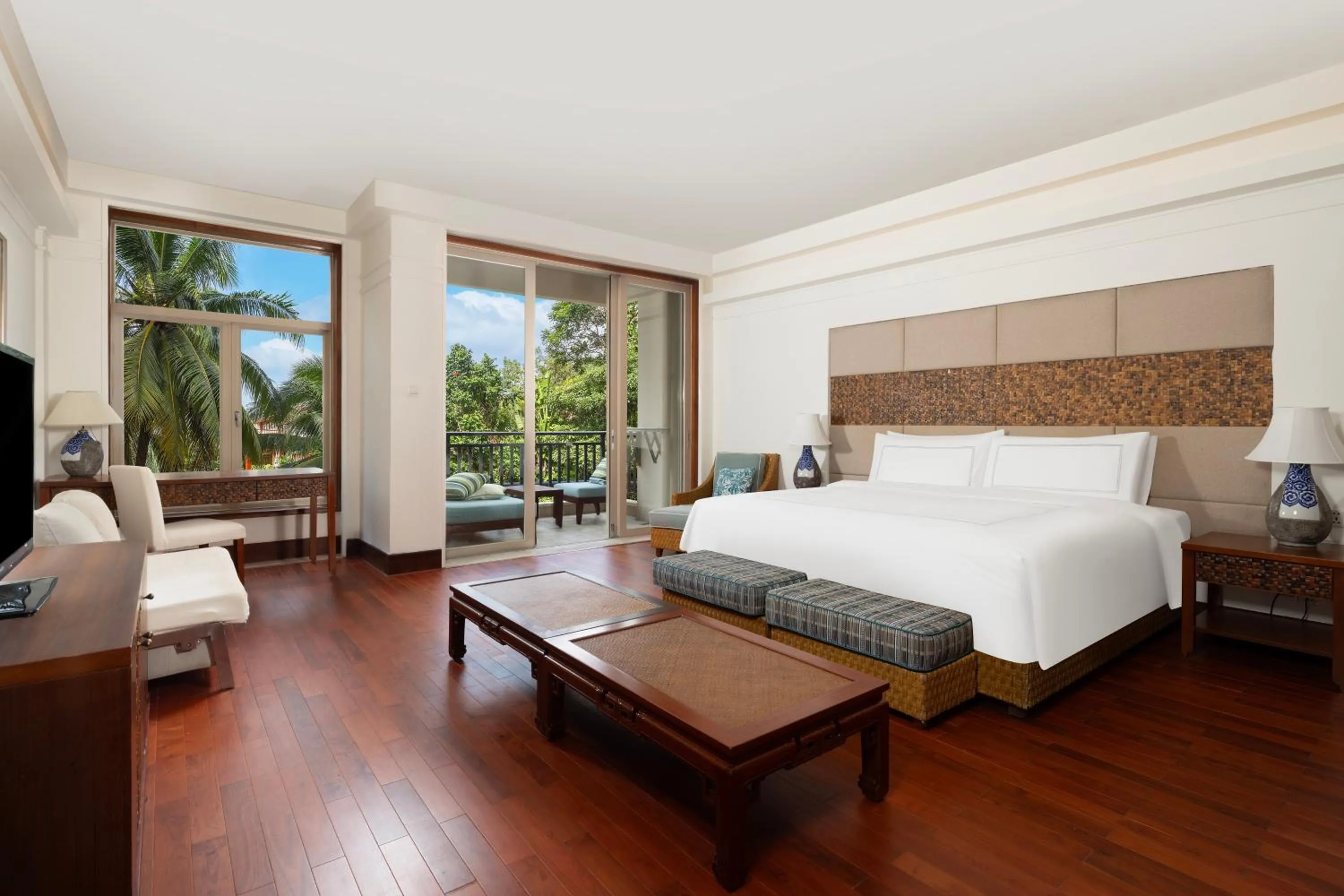 View (from property/room), Bed in Swissôtel Sanya Yalong Bay