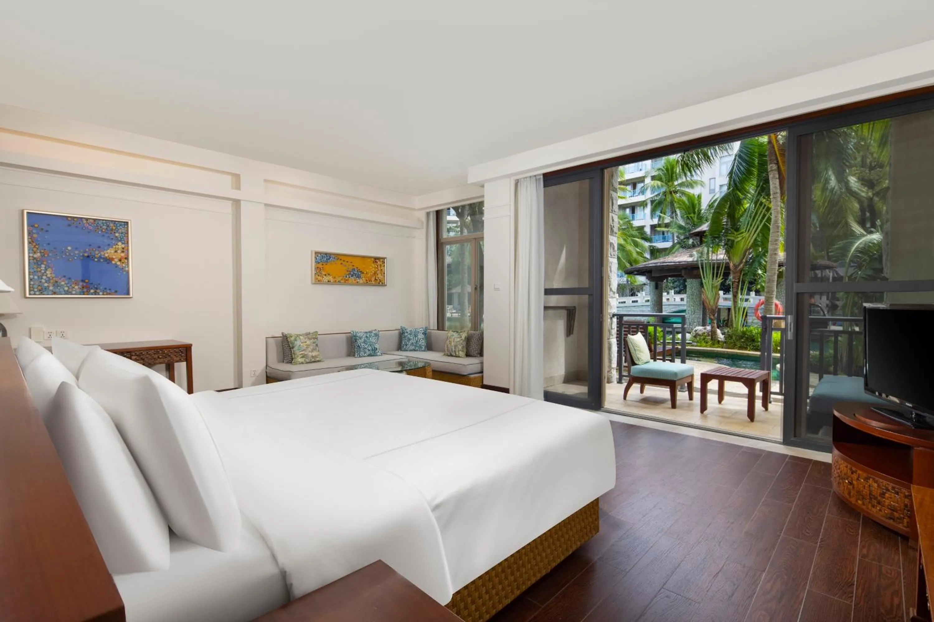 Photo of the whole room, Bed in Swissôtel Sanya Yalong Bay