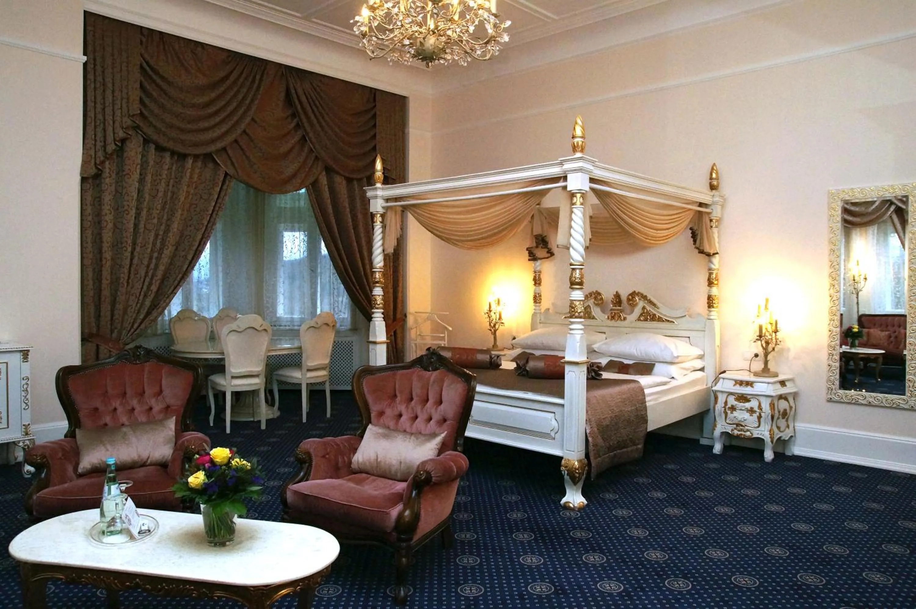 Bed in Schloss Hotel Wolfsbrunnen