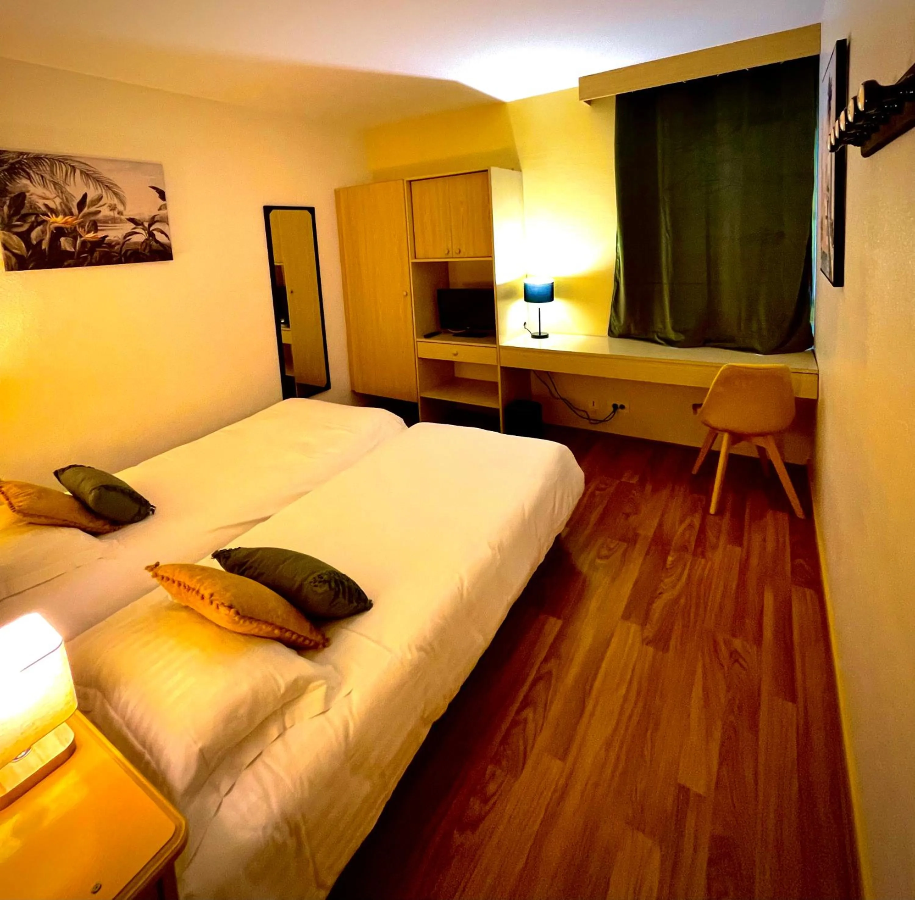 Photo of the whole room, Bed in Le Mont Brouilly