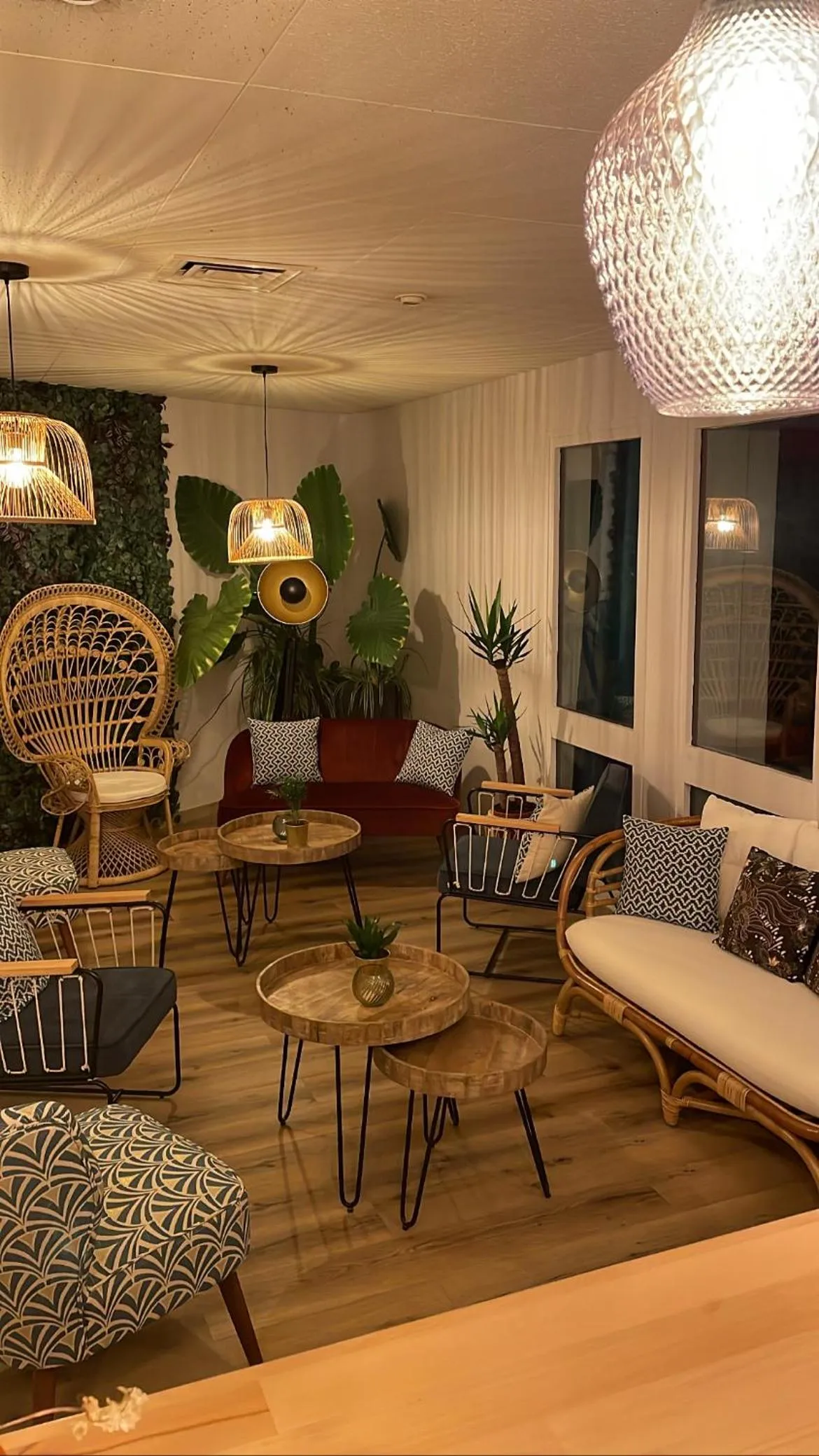 Restaurant/places to eat in Le Mont Brouilly