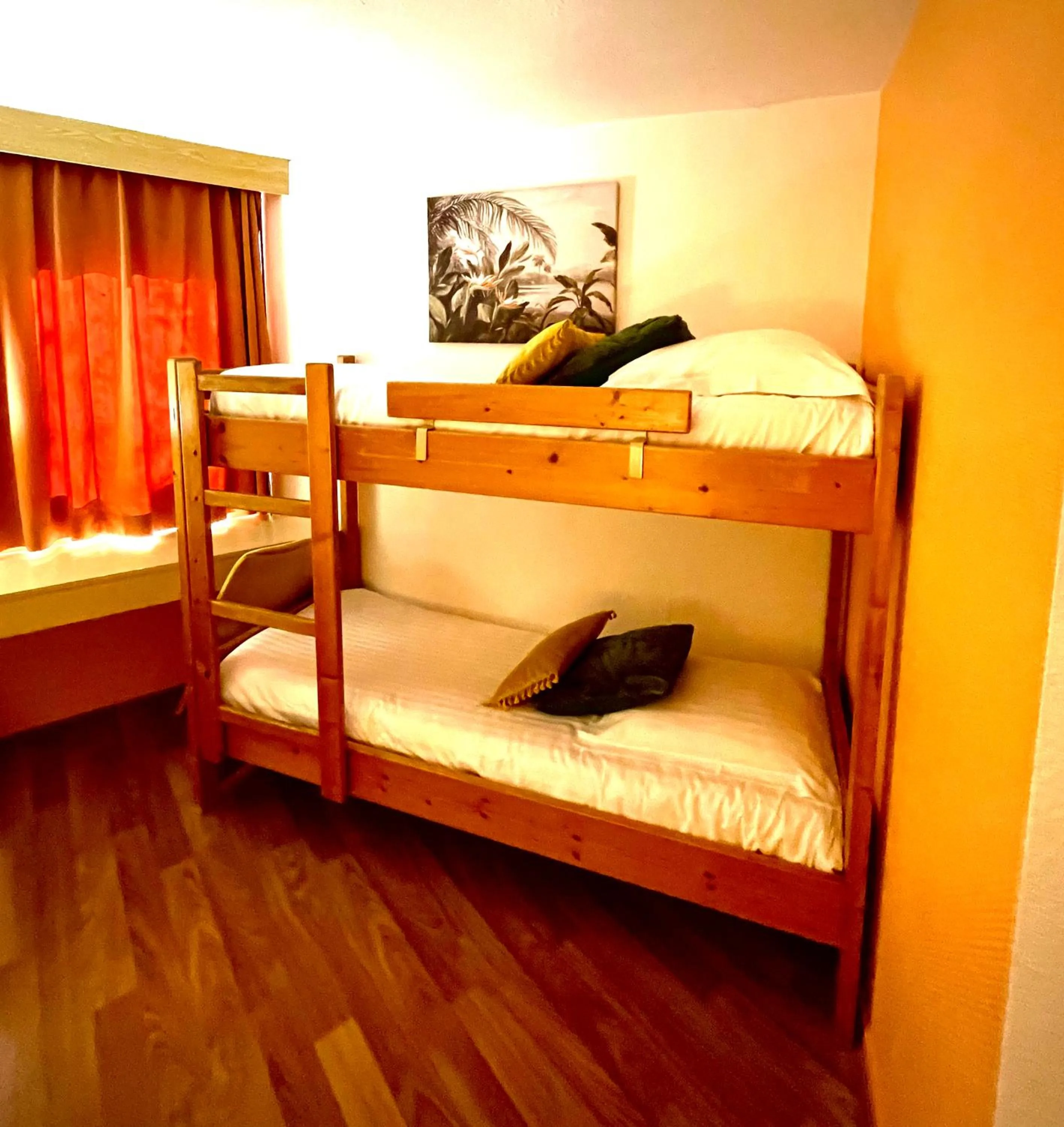 bunk bed, Bed in Le Mont Brouilly