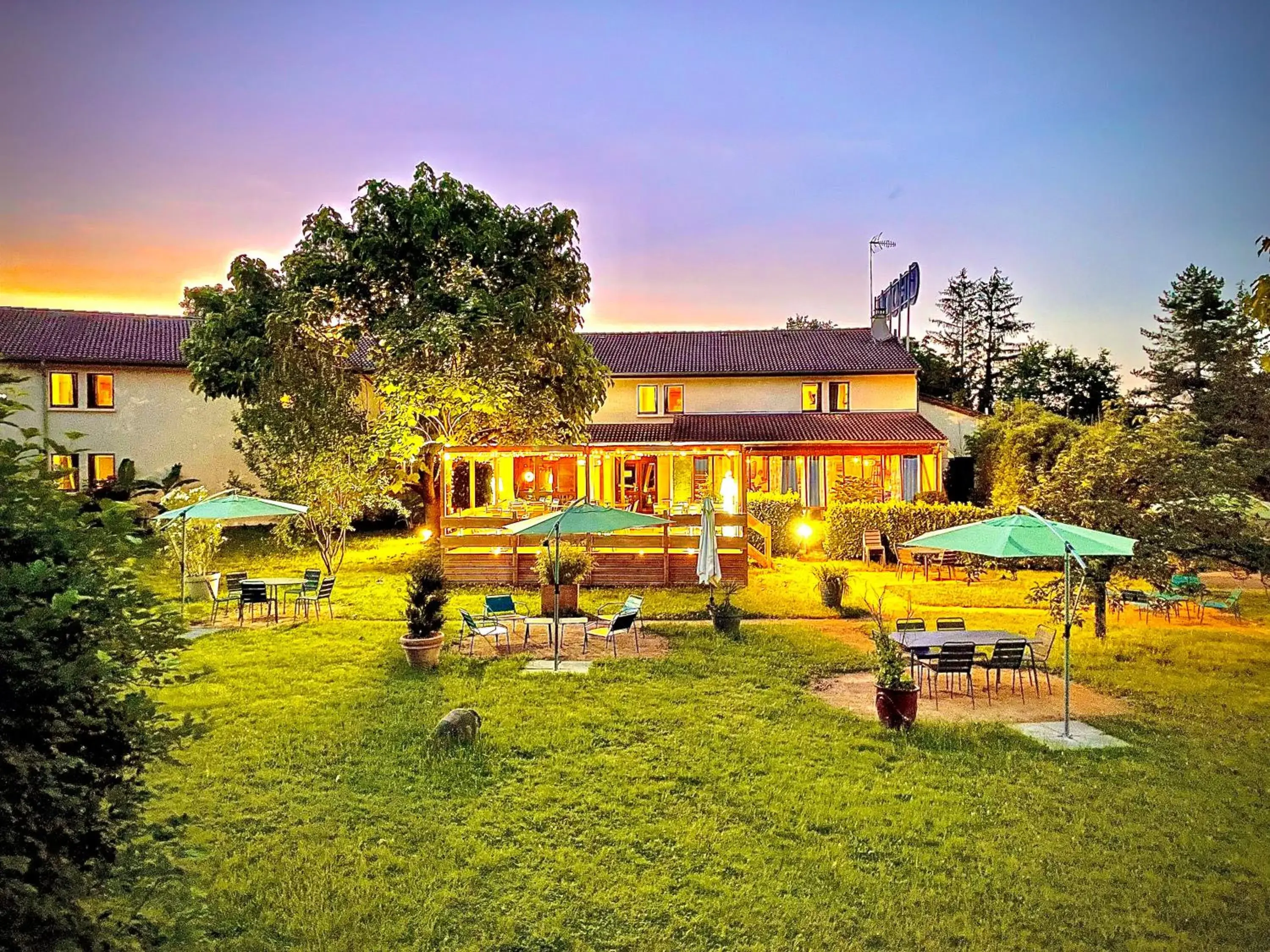 Le Mont Brouilly Le Mont Brouilly