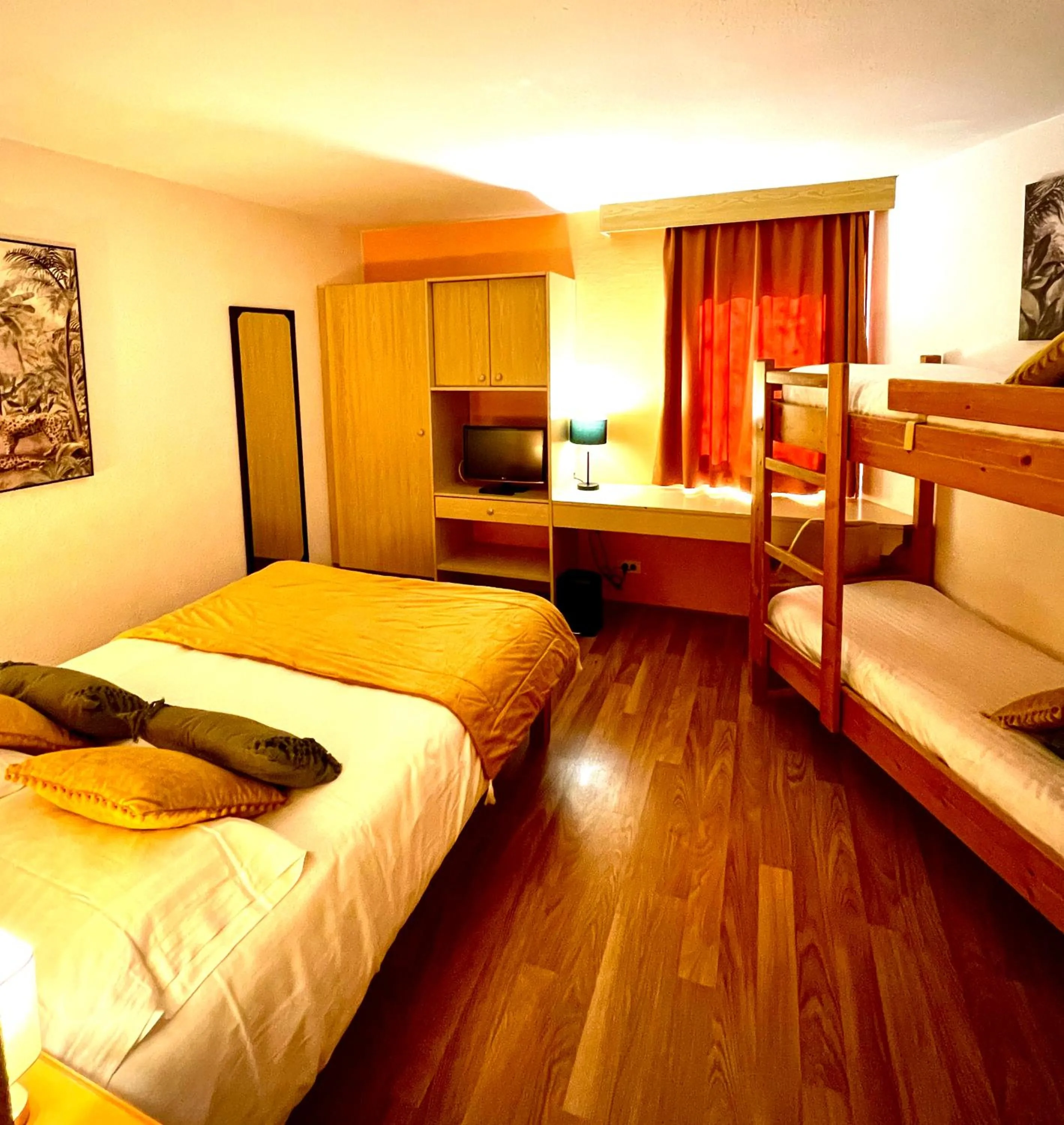 Photo of the whole room, Bed in Le Mont Brouilly