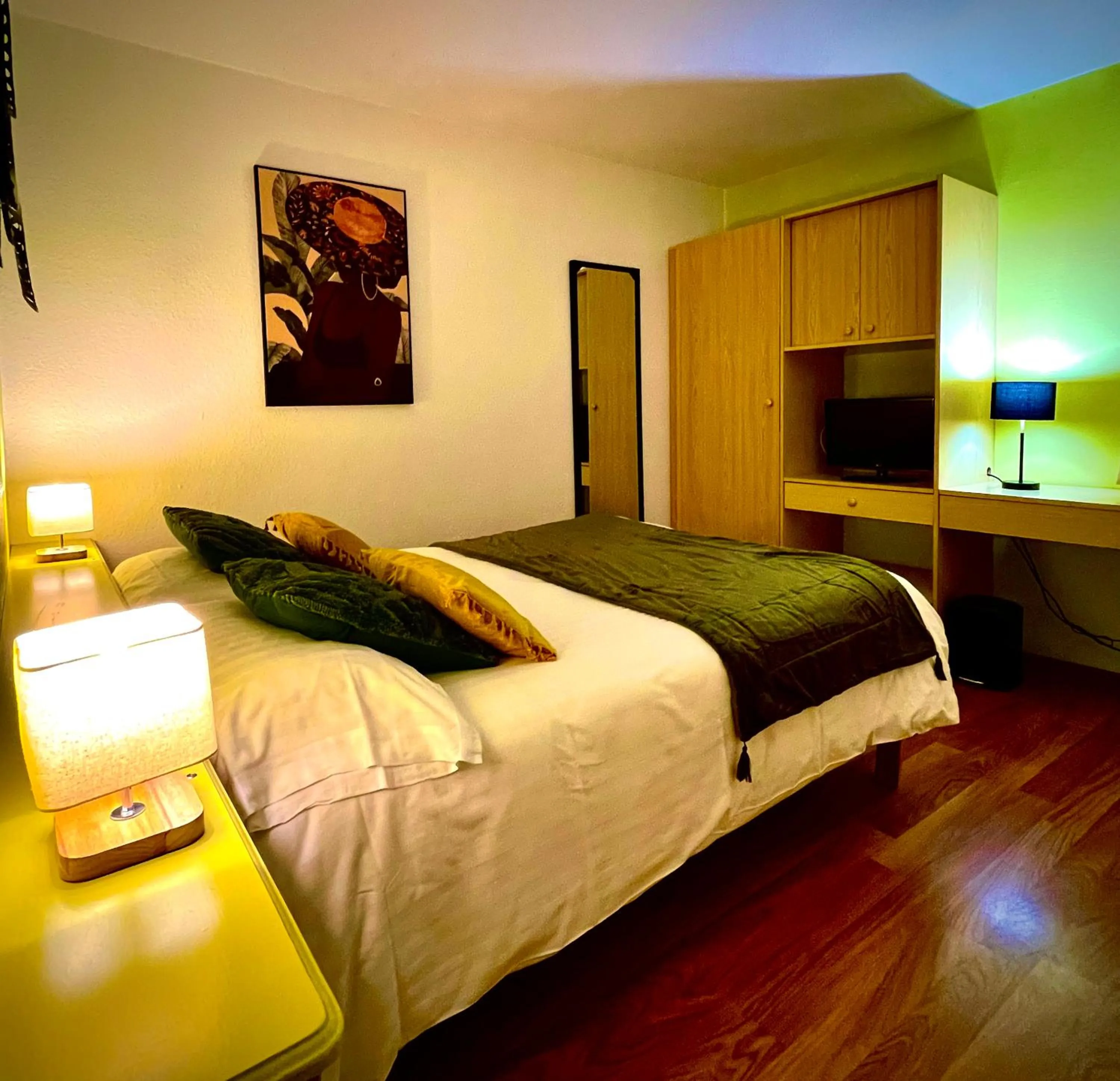 Photo of the whole room, Bed in Le Mont Brouilly