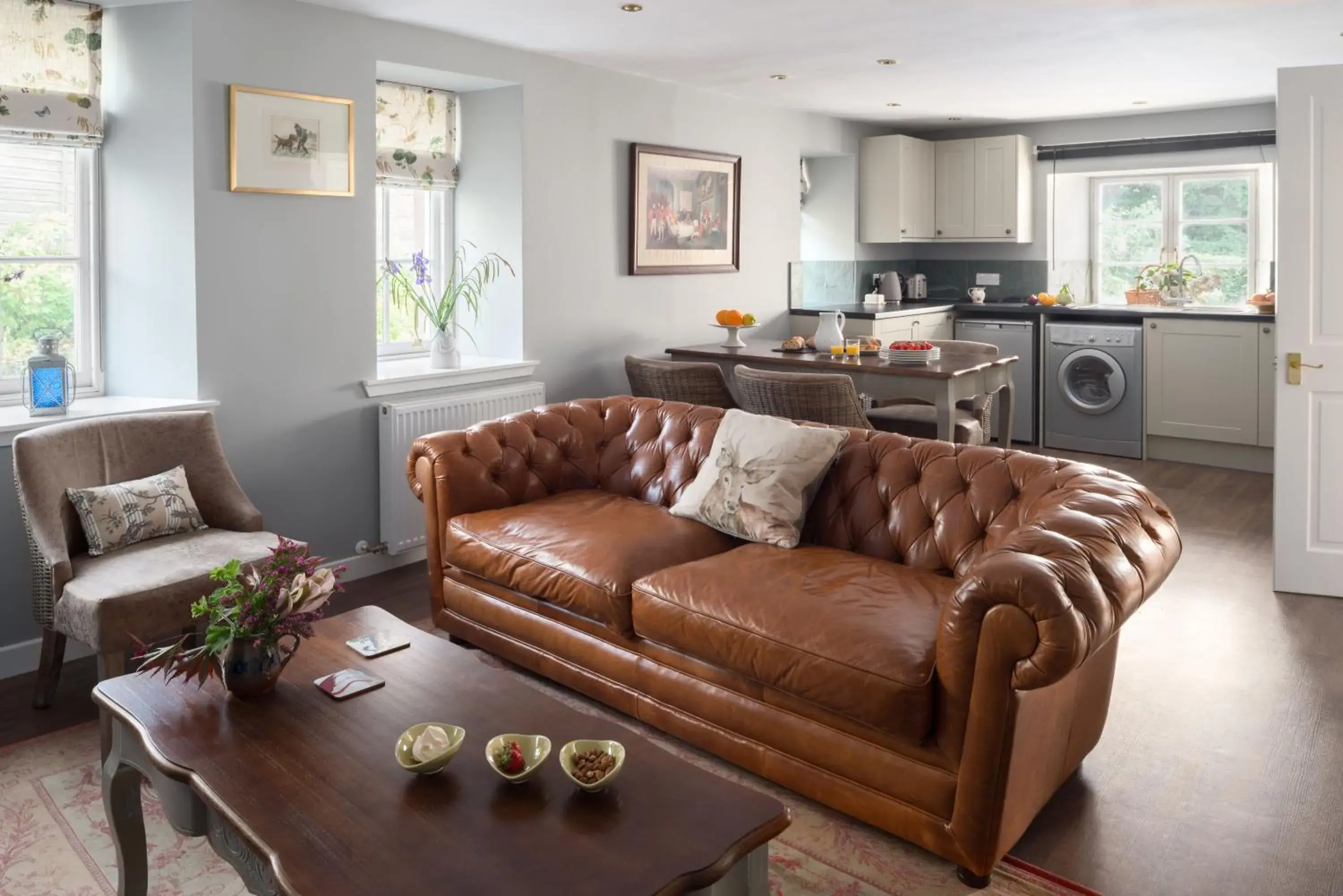 Three-Bedroom Chalet in Meikleour Arms Hotel & Restaurant Three-Bedroom Chalet in Meikleour Arms Hotel & Restaurant