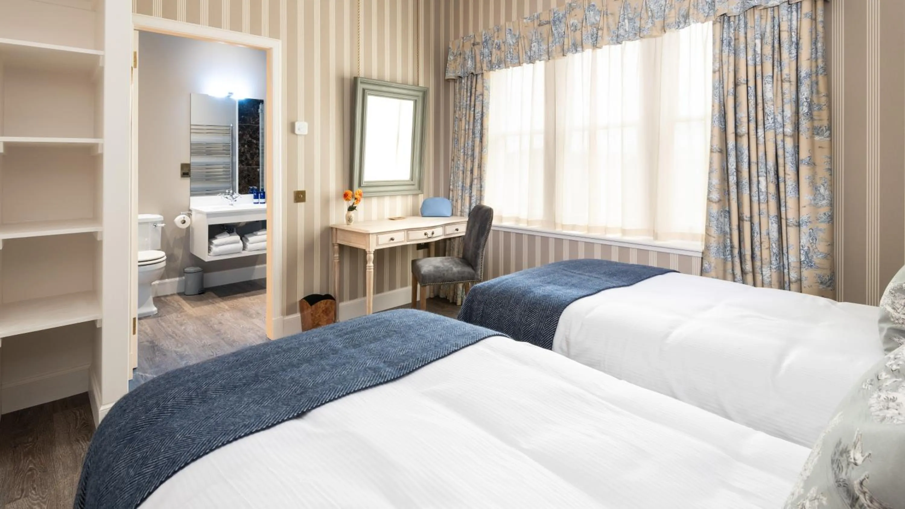 Bedroom, Bed in Meikleour Arms Hotel & Restaurant