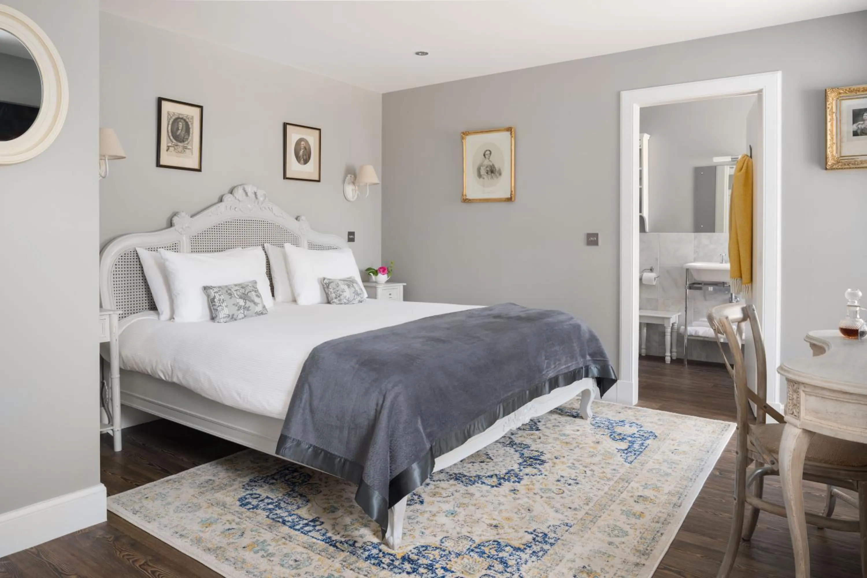 Bed in Meikleour Arms Hotel & Restaurant