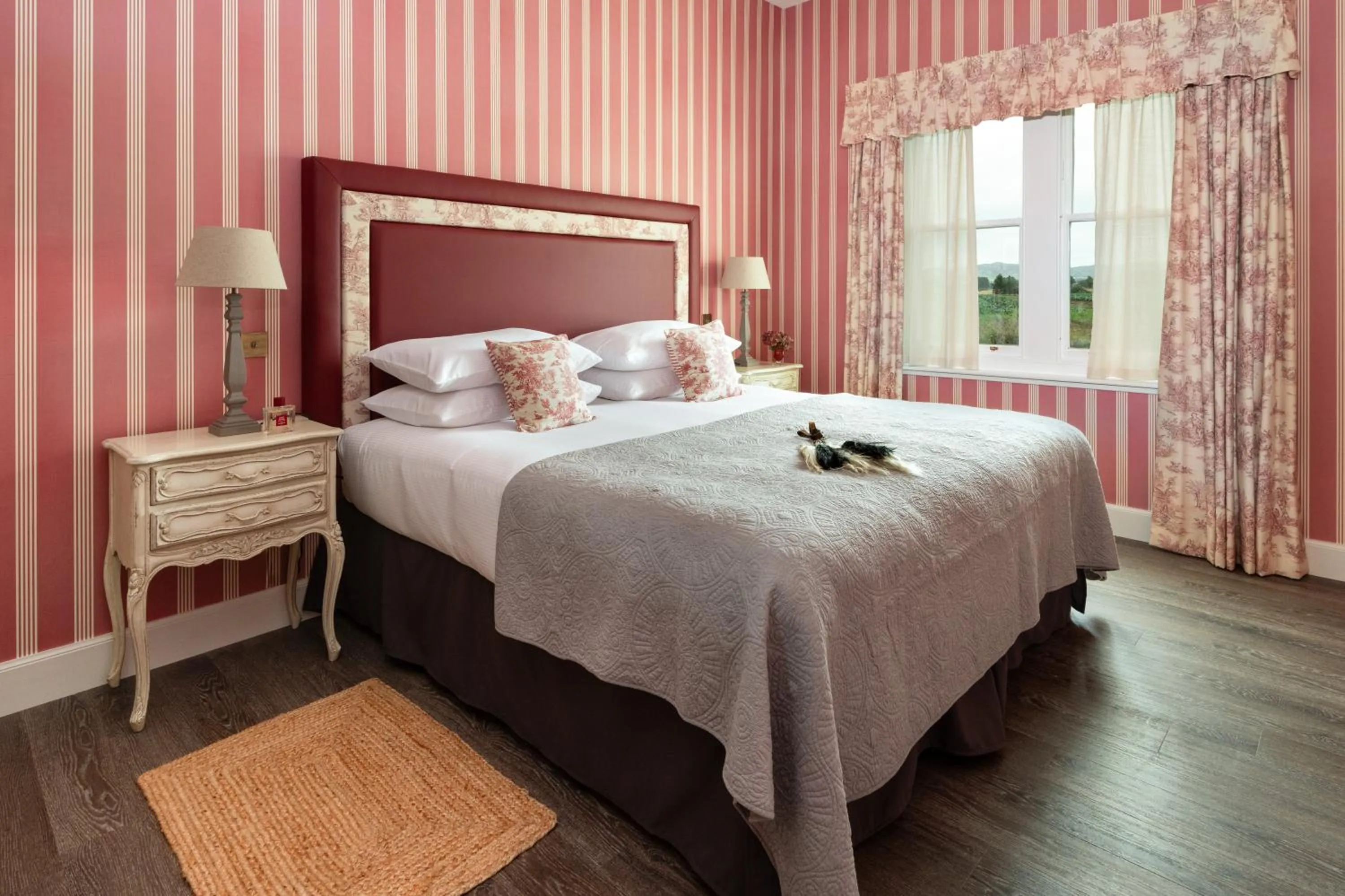 Bedroom, Bed in Meikleour Arms Hotel & Restaurant