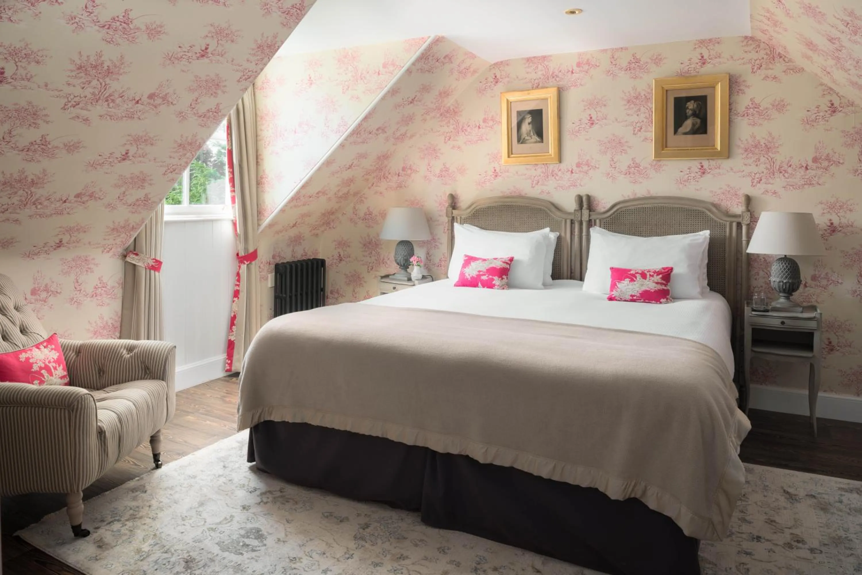 Photo of the whole room, Bed in Meikleour Arms Hotel & Restaurant