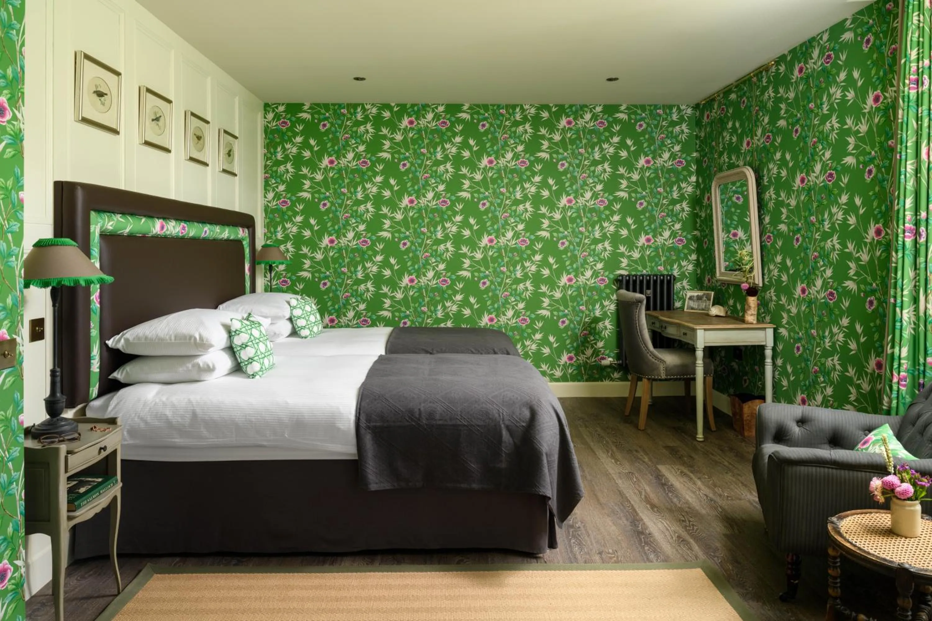 Bed in Meikleour Arms Hotel & Restaurant